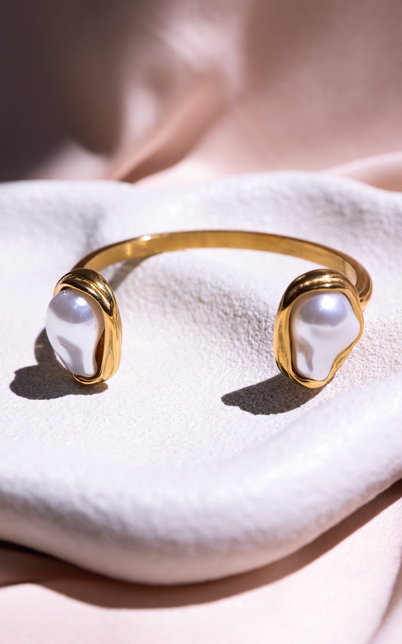 Annalisa Cuff Bangle - Gold Abstract Pearl