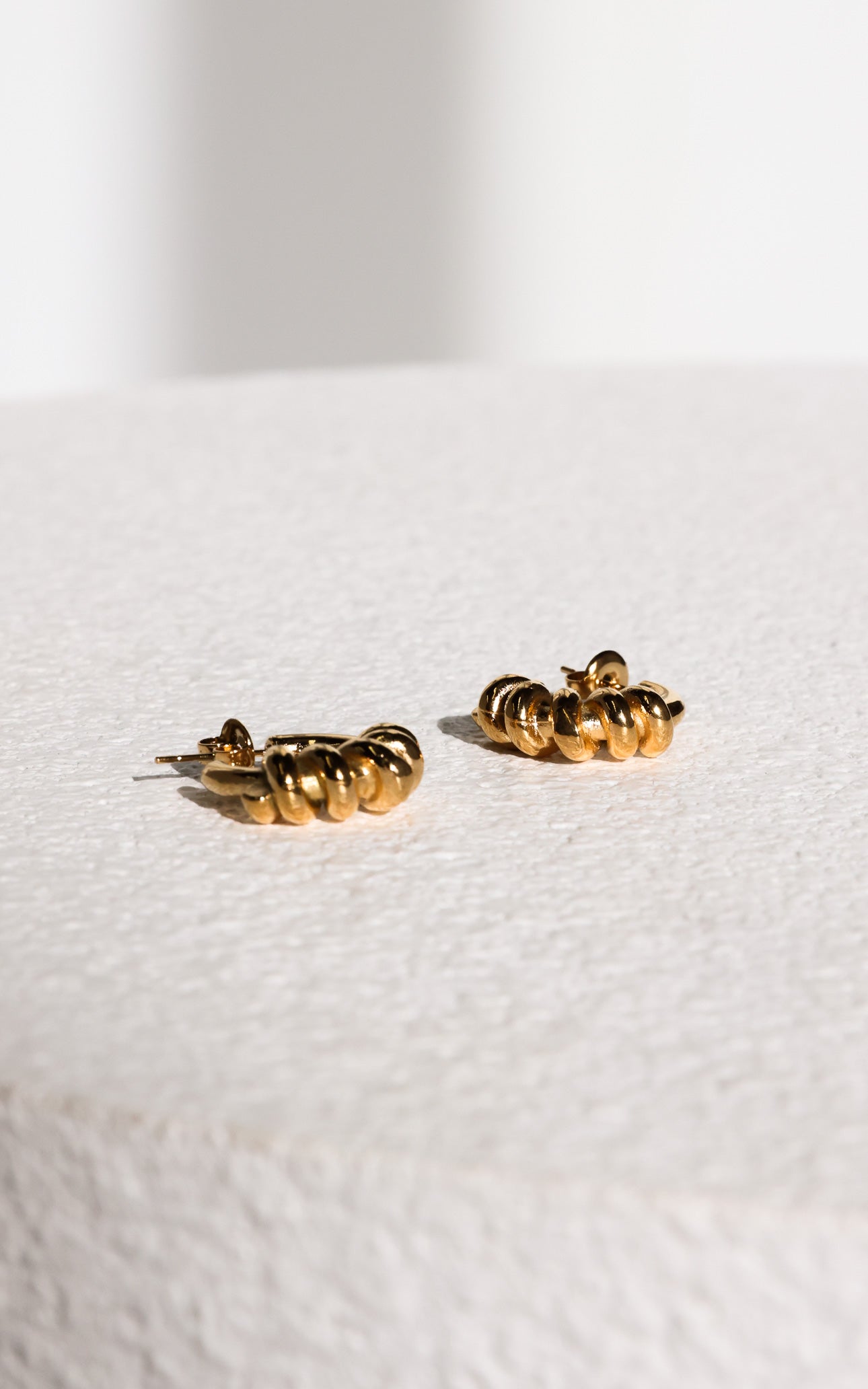 Katt Hoop Earrings - Gold Looping Twist