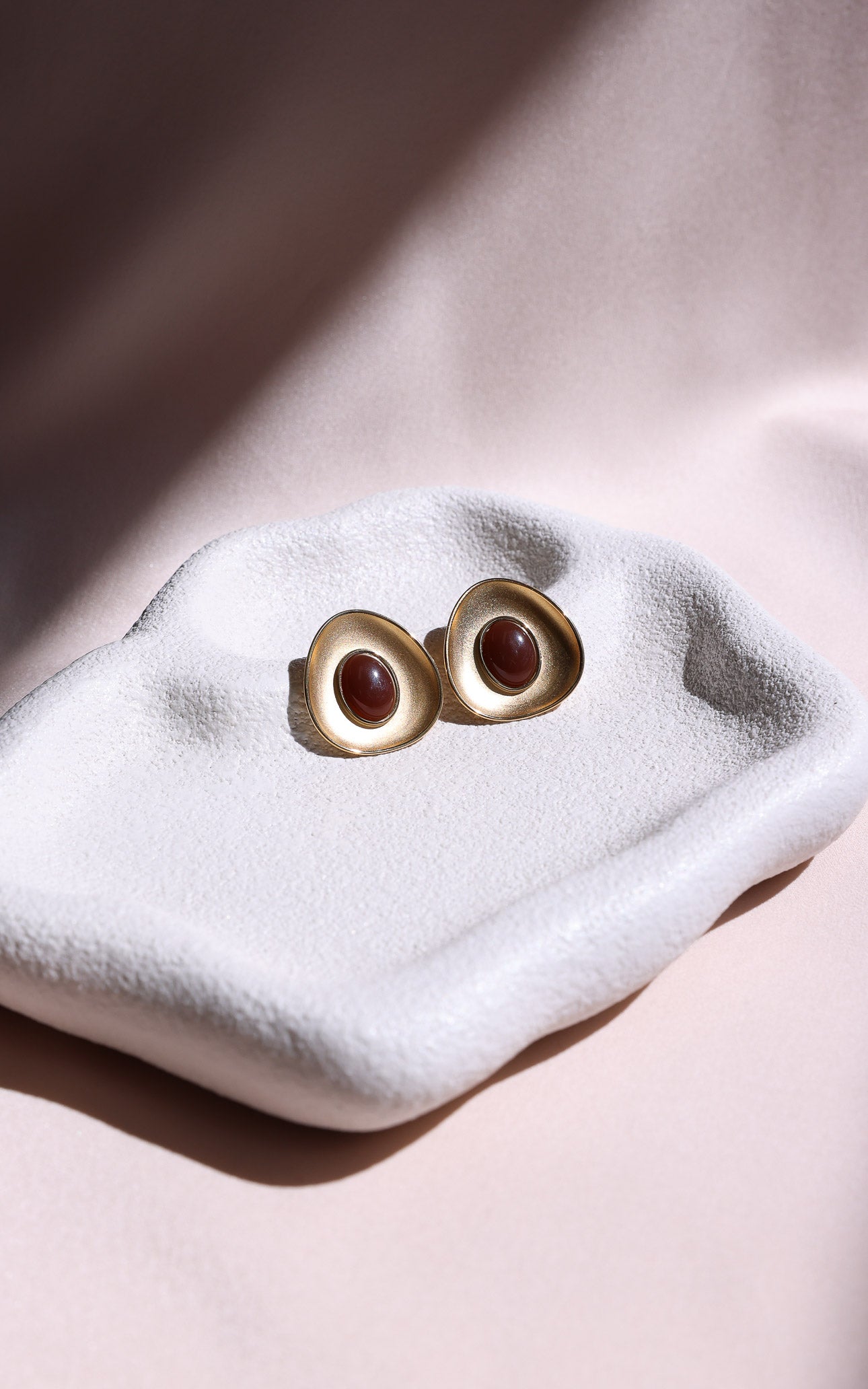 Oliva Stud Earrings - Gold Oval Tear