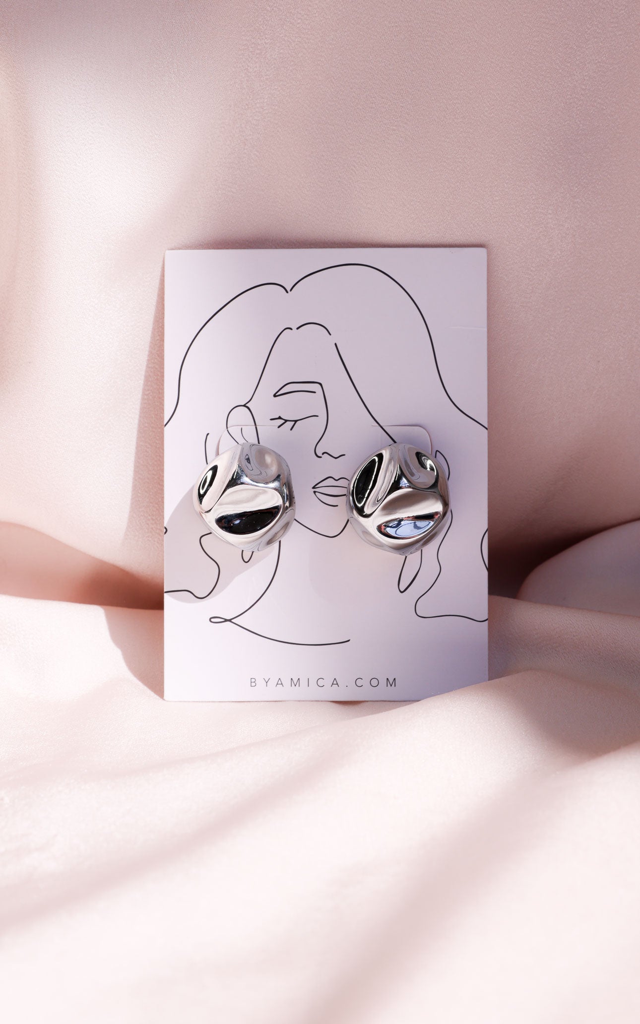 Tida Stud Earrings - Silver Curve Texture