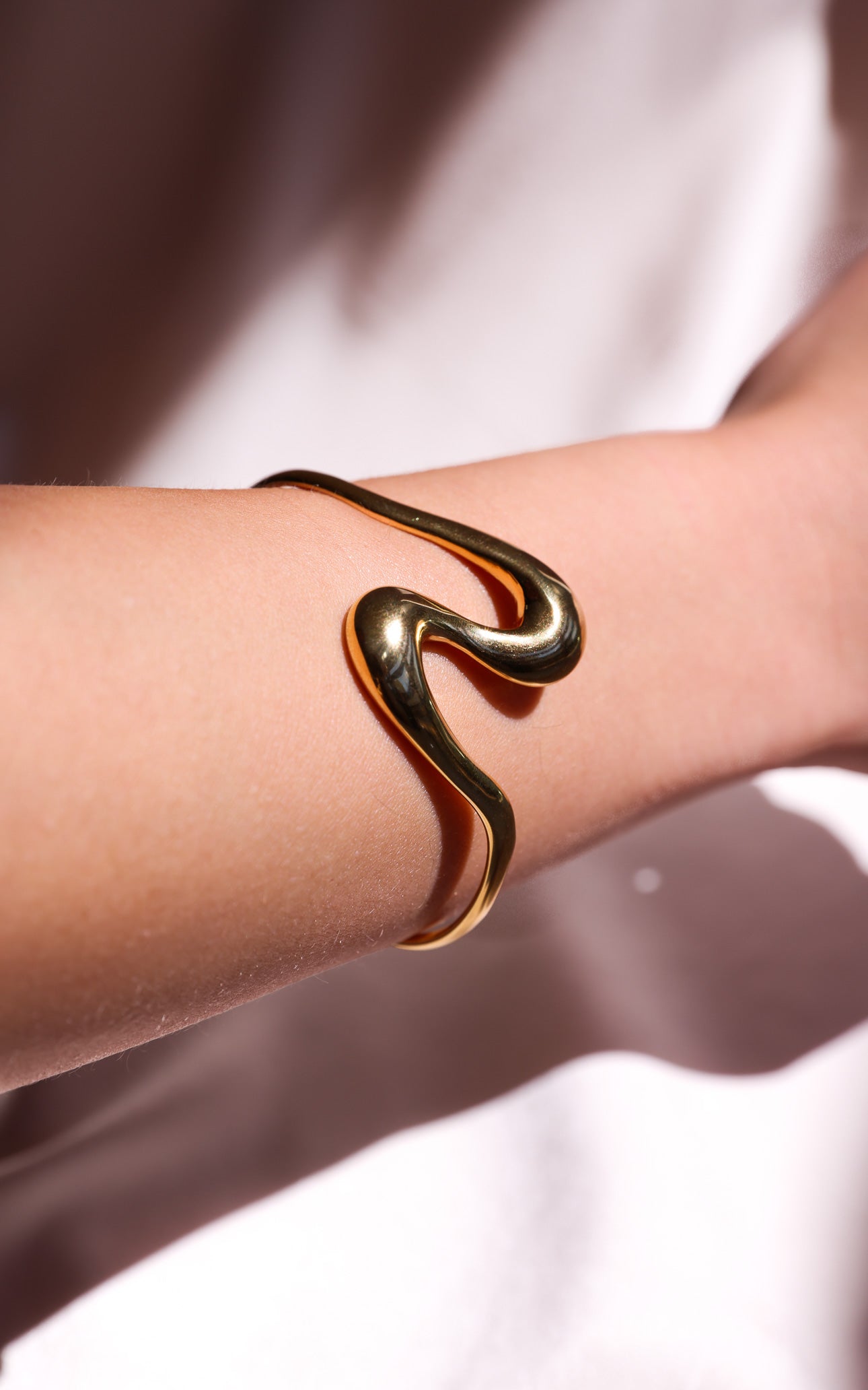 Zantali Cuff Bangle - Gold Geo Wave