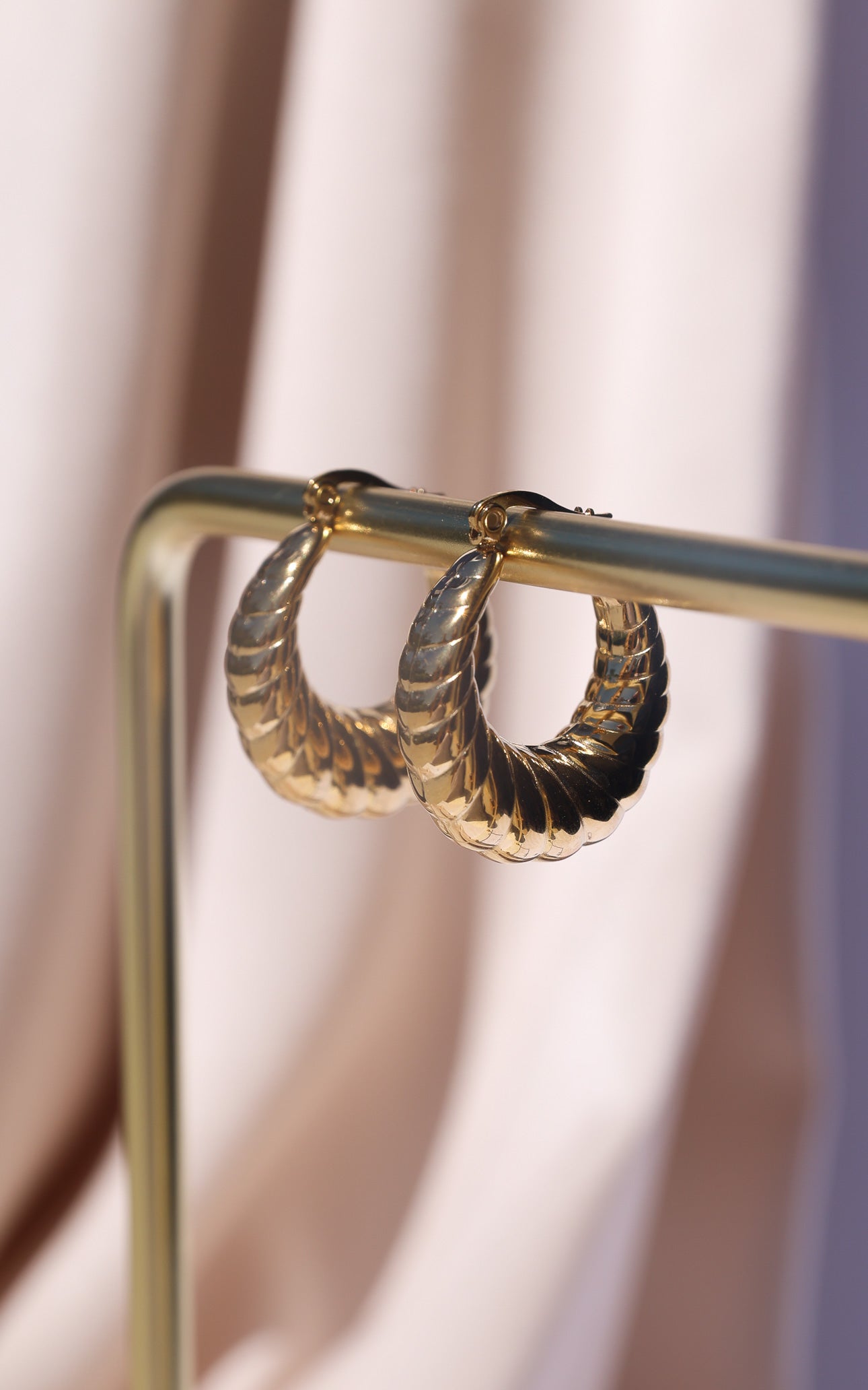 Allyra Hoop Earrings - Gold Twist U