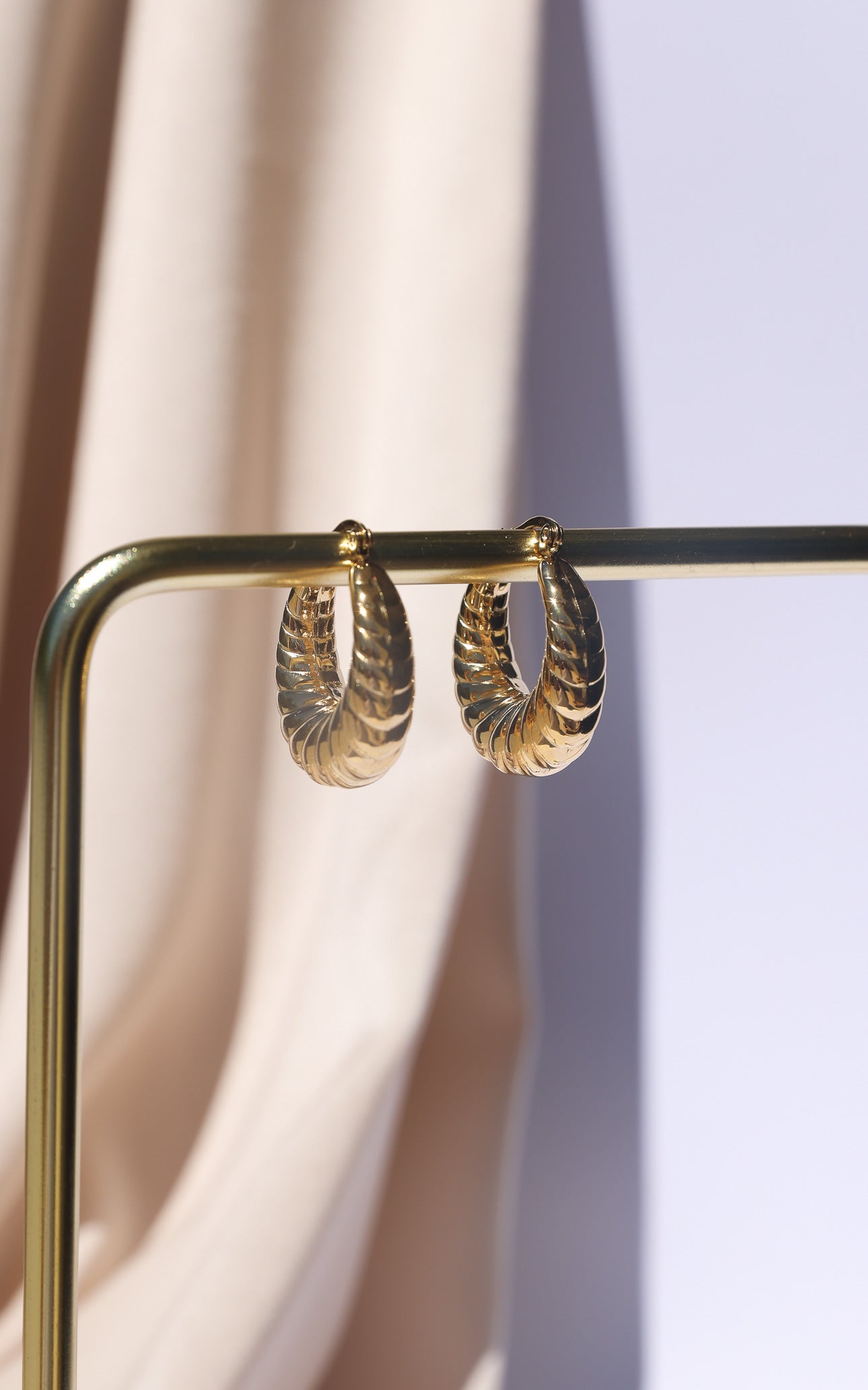 Allyra Hoop Earrings - Gold Twist U