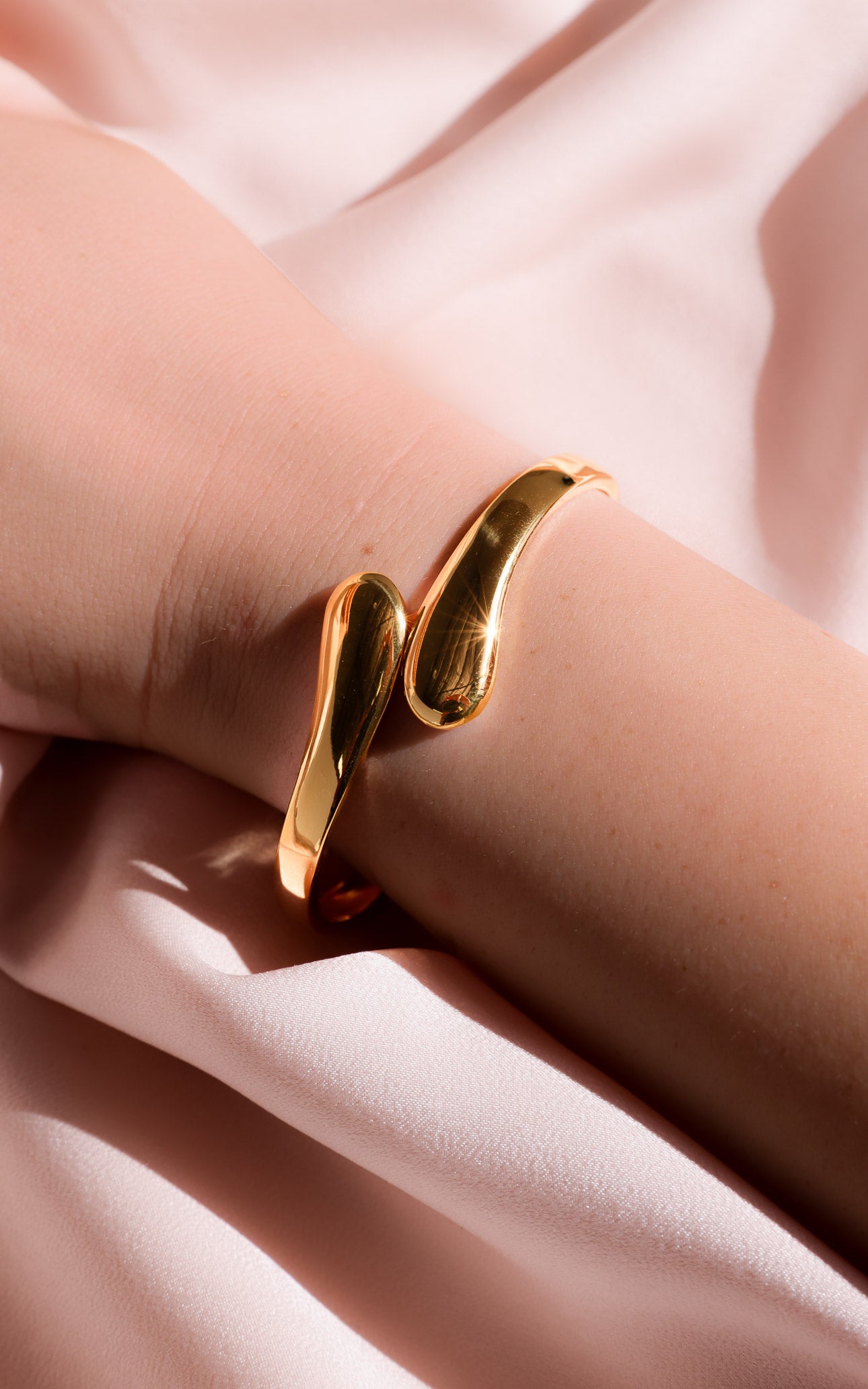 Amorelle Bangle - Gold Tear End