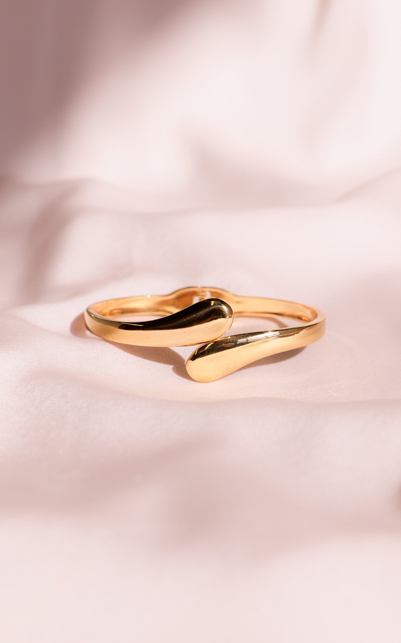 Amorelle Bangle - Gold Tear End