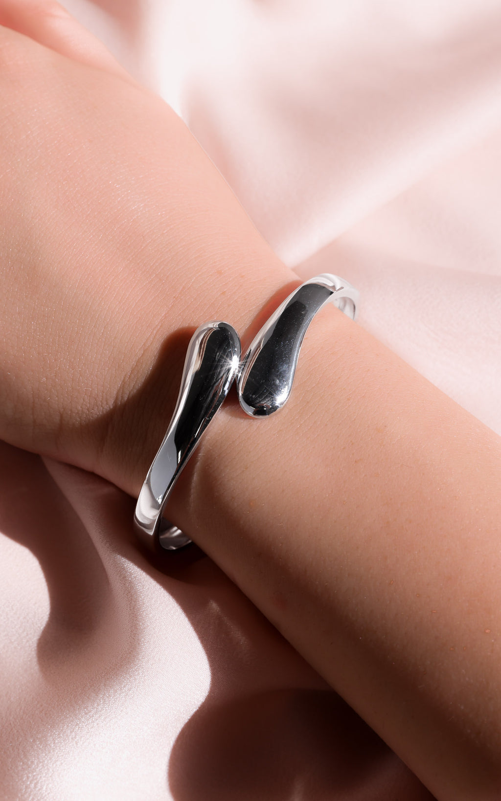 Amorelle Bangle - Silver Tear End