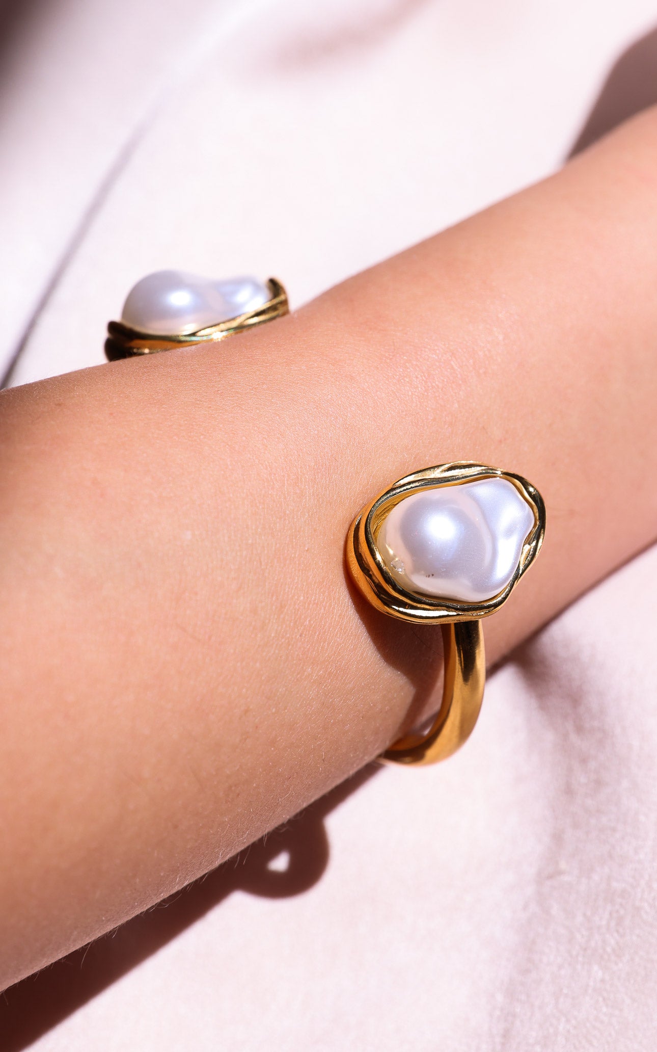 Annalisa Cuff Bangle - Gold Abstract Pearl