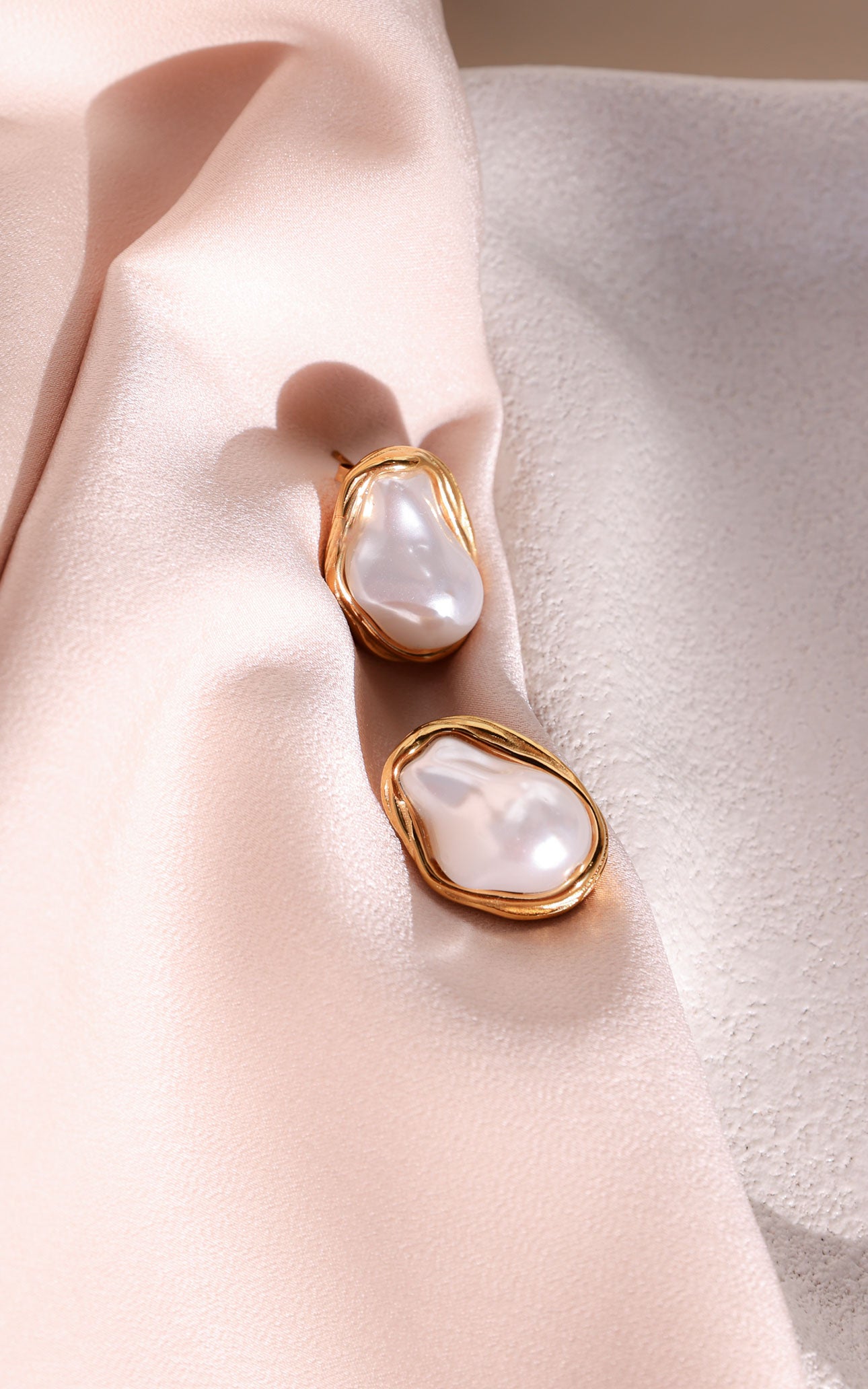 Annalisa Stud Earrings - Gold Abstract Pearl