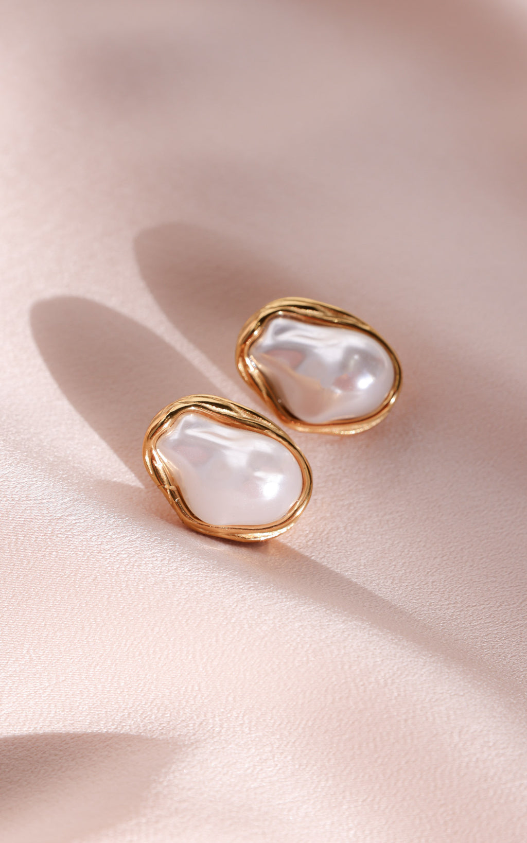Annalisa Stud Earrings - Gold Abstract Pearl