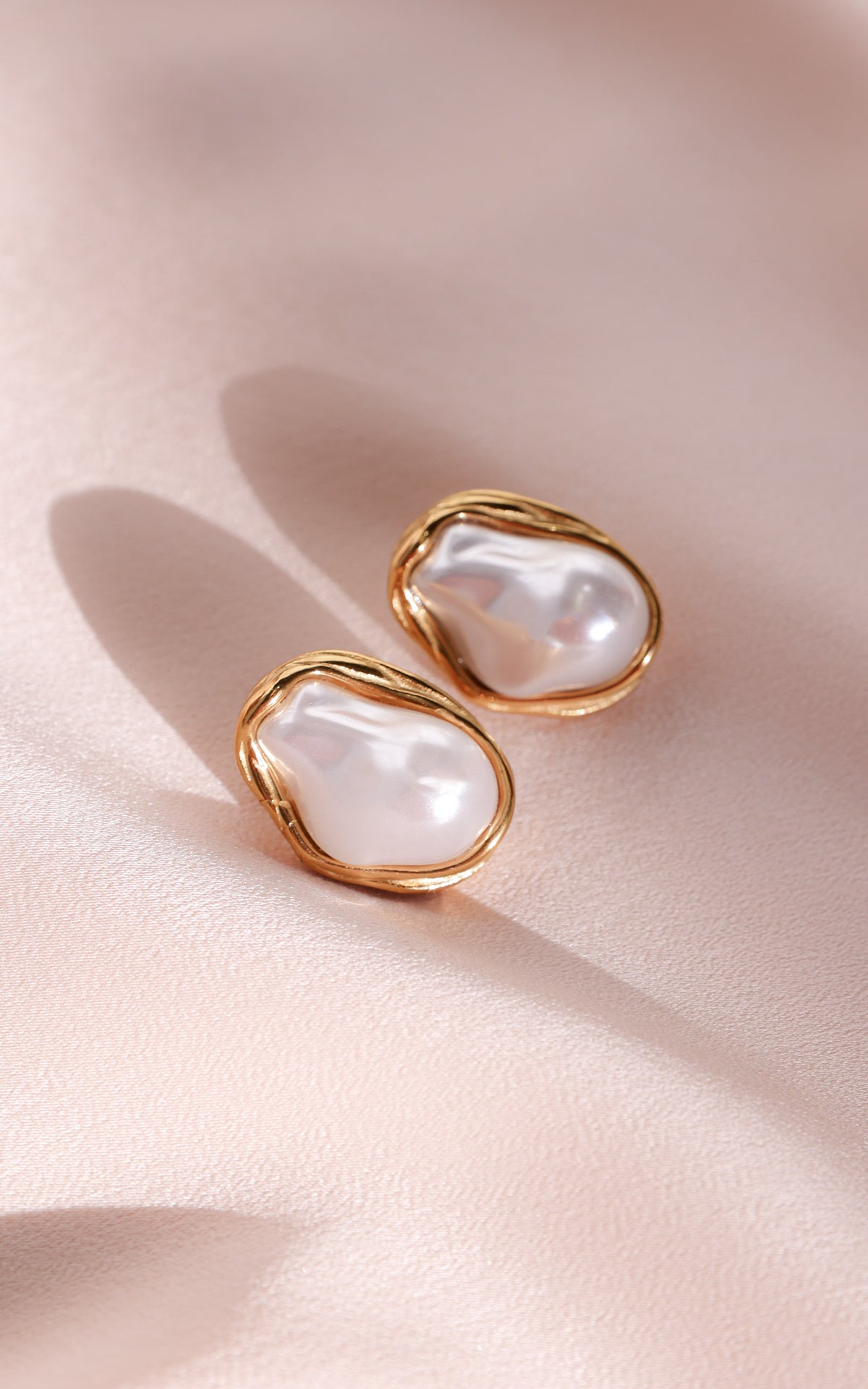 Annalisa Stud Earrings - Gold Abstract Pearl