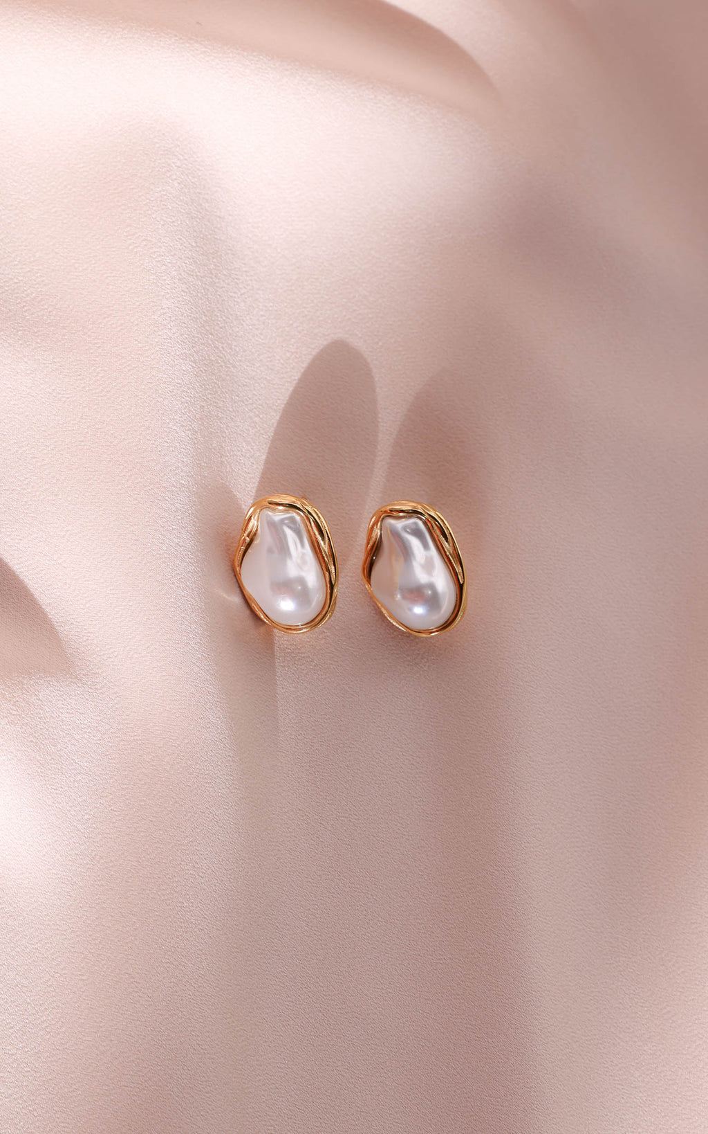 Annalisa Stud Earrings - Gold Abstract Pearl