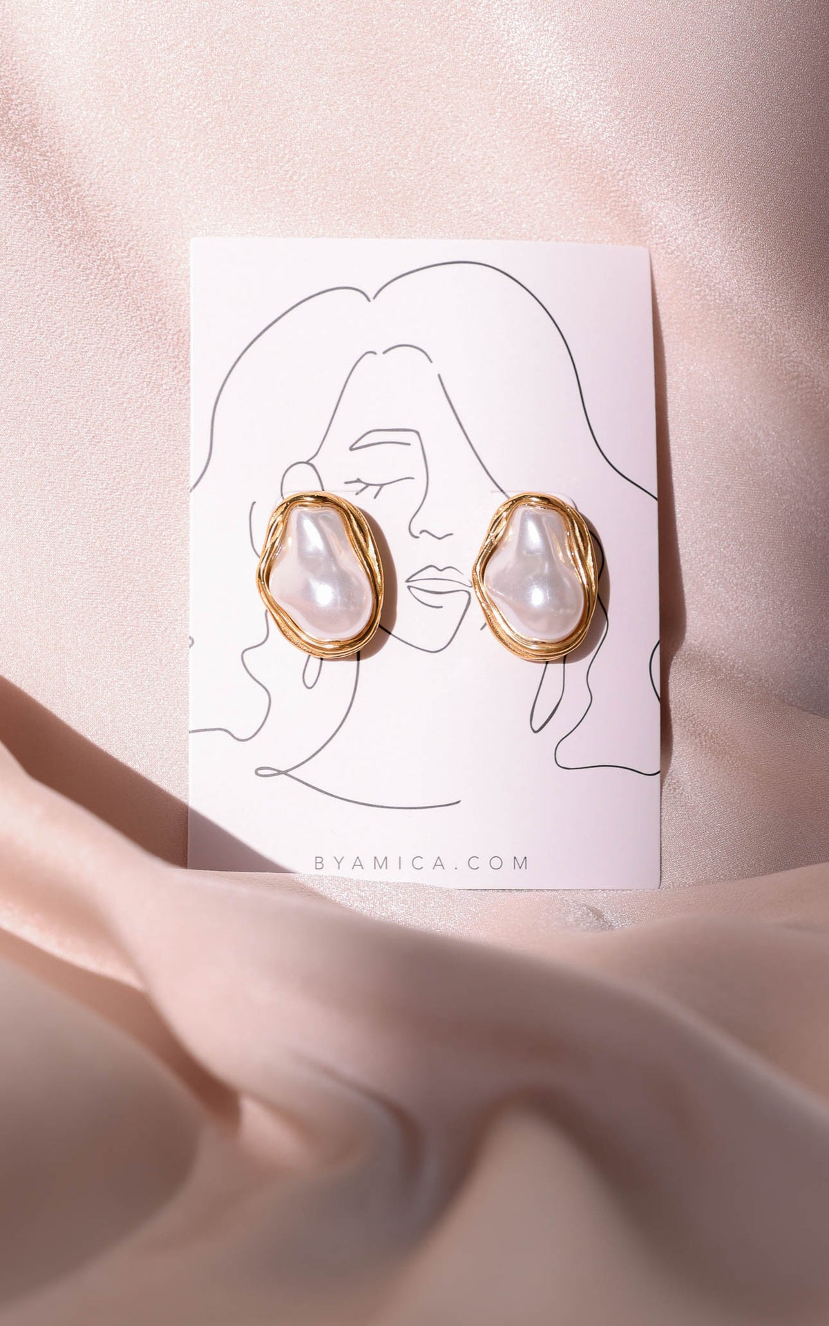 Annalisa Stud Earrings - Gold Abstract Pearl