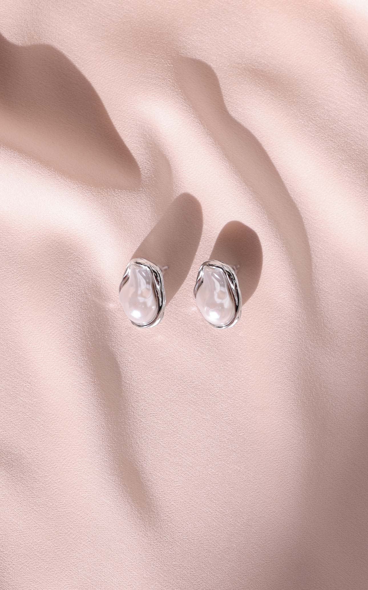 Annalisa Stud Earrings - Silver Abstract Pearl