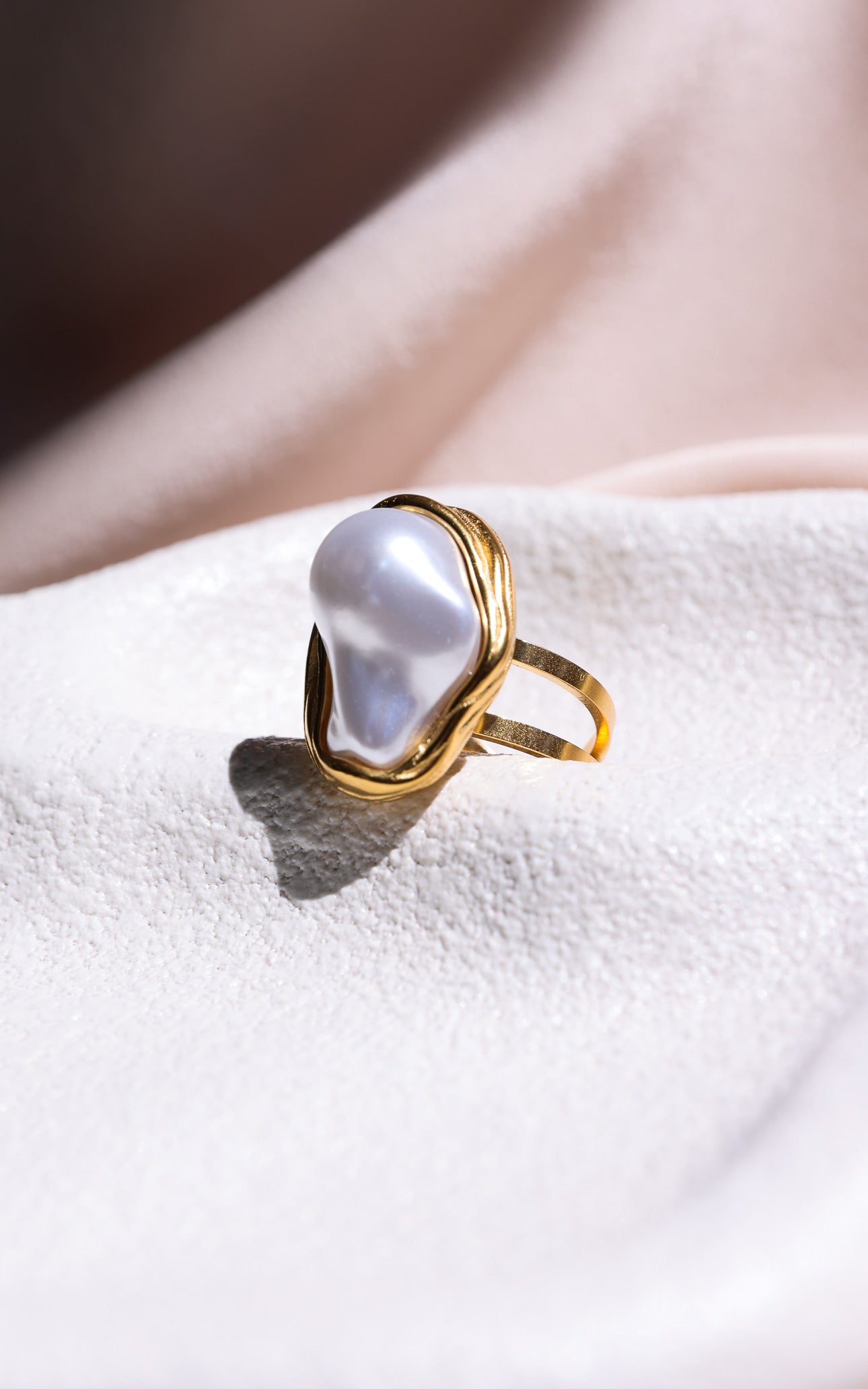 Annalisa Ring - Gold Abstract Pearl