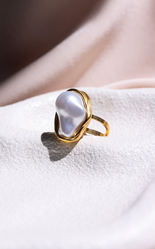 Annalisa Ring - Gold Abstract Pearl