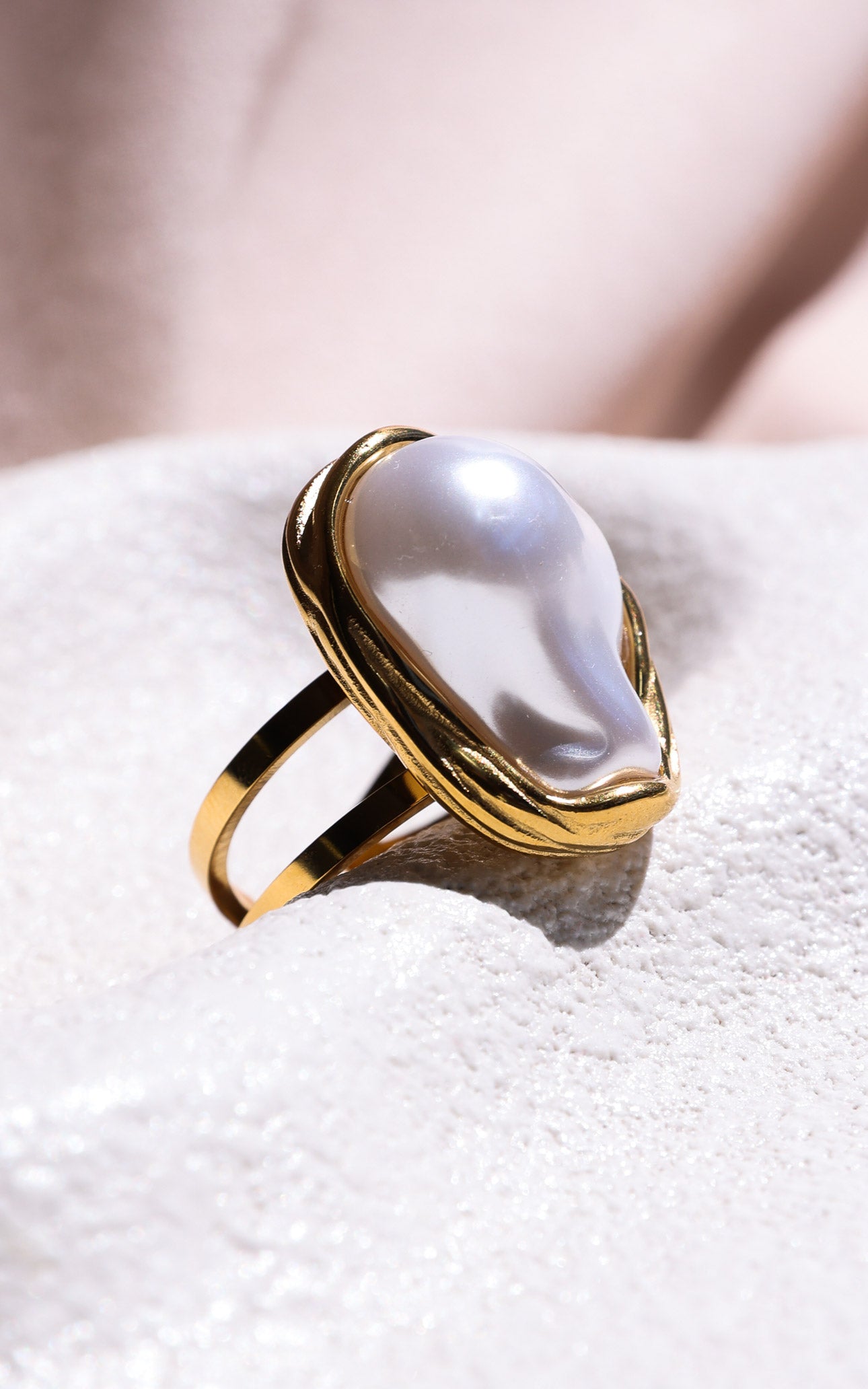 Annalisa Ring - Gold Abstract Pearl