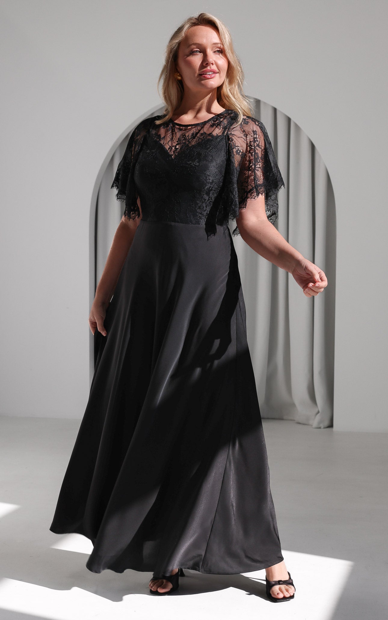 Aurelia Lace Maxi Dress - Black