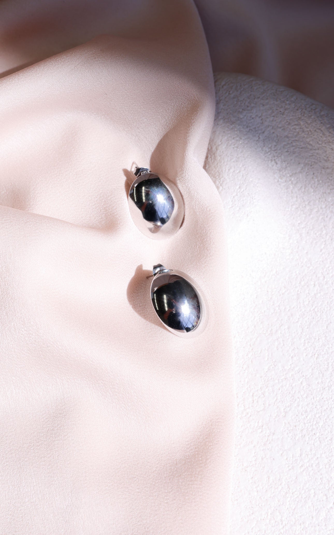 Brinda Stud Earrings - Silver Oval Dome