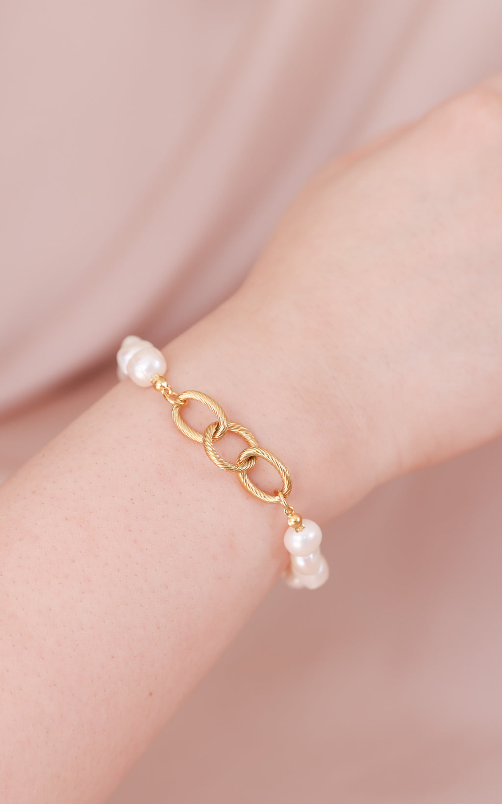 Cove Bracelet - Gold Link Freshwater Pearl