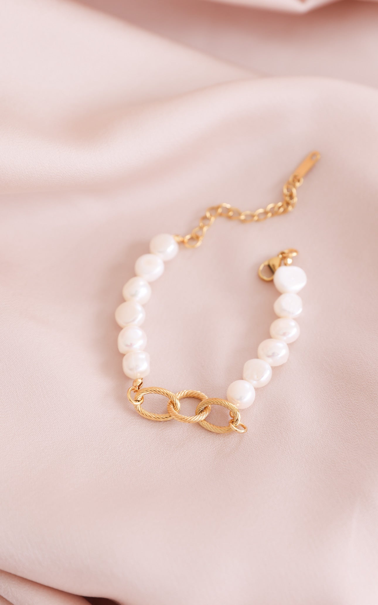 Cove Bracelet - Gold Link Freshwater Pearl
