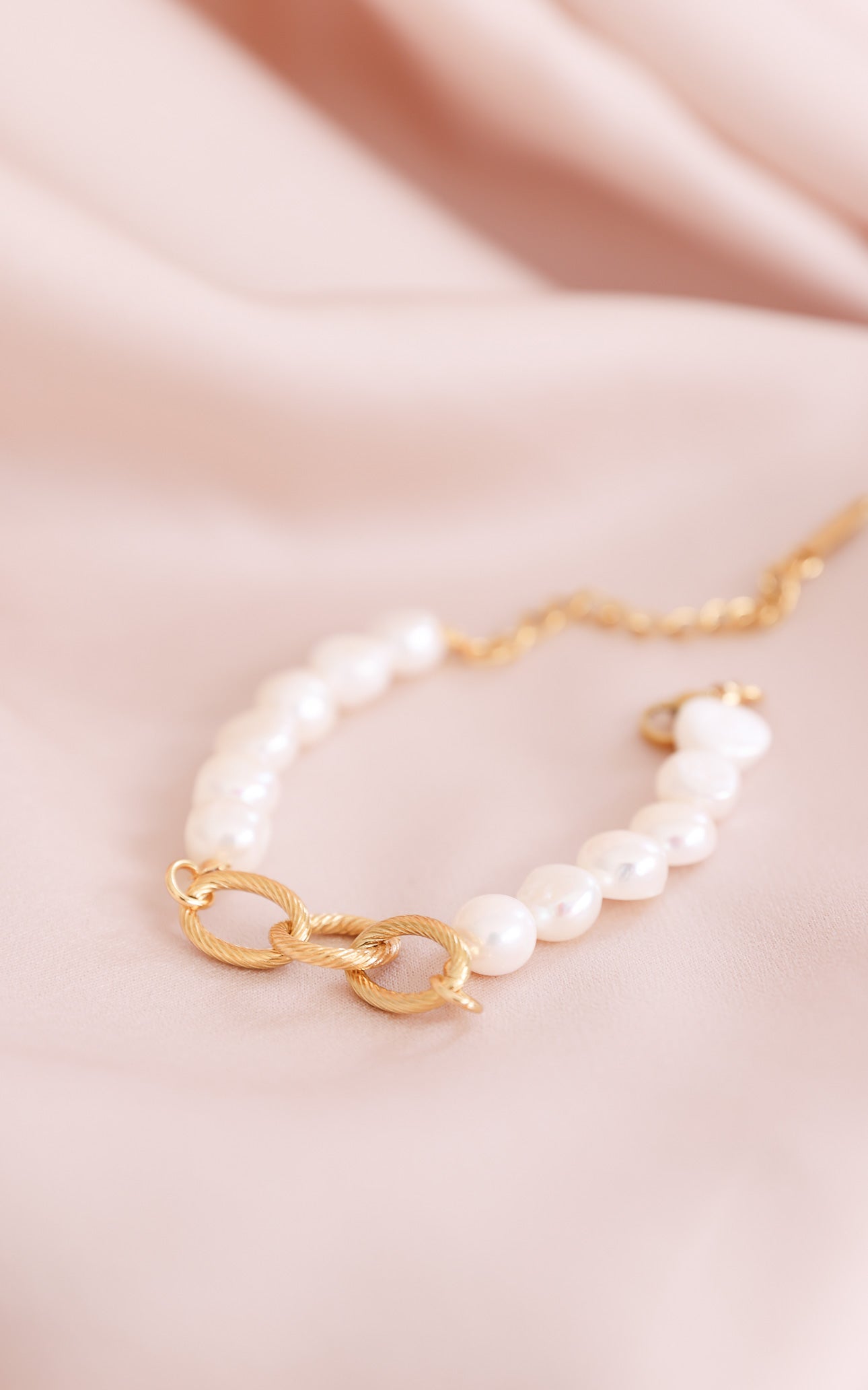 Cove Bracelet - Gold Link Freshwater Pearl