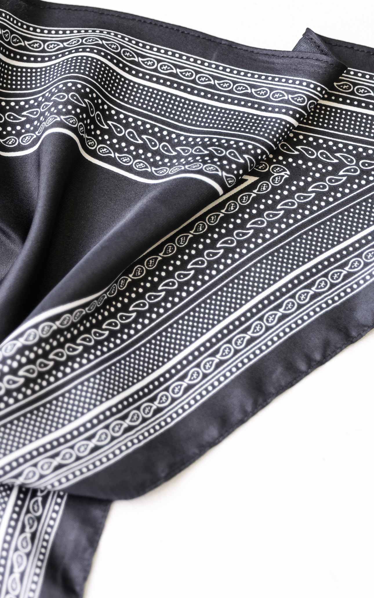 California Love Triangle Bandana - Black Paisley Border