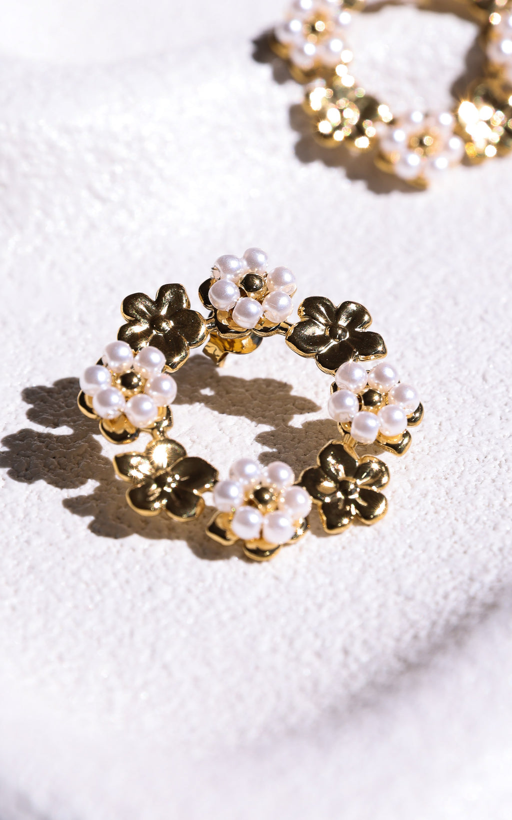 Daisy Stud Earrings - Gold Wreath Flower