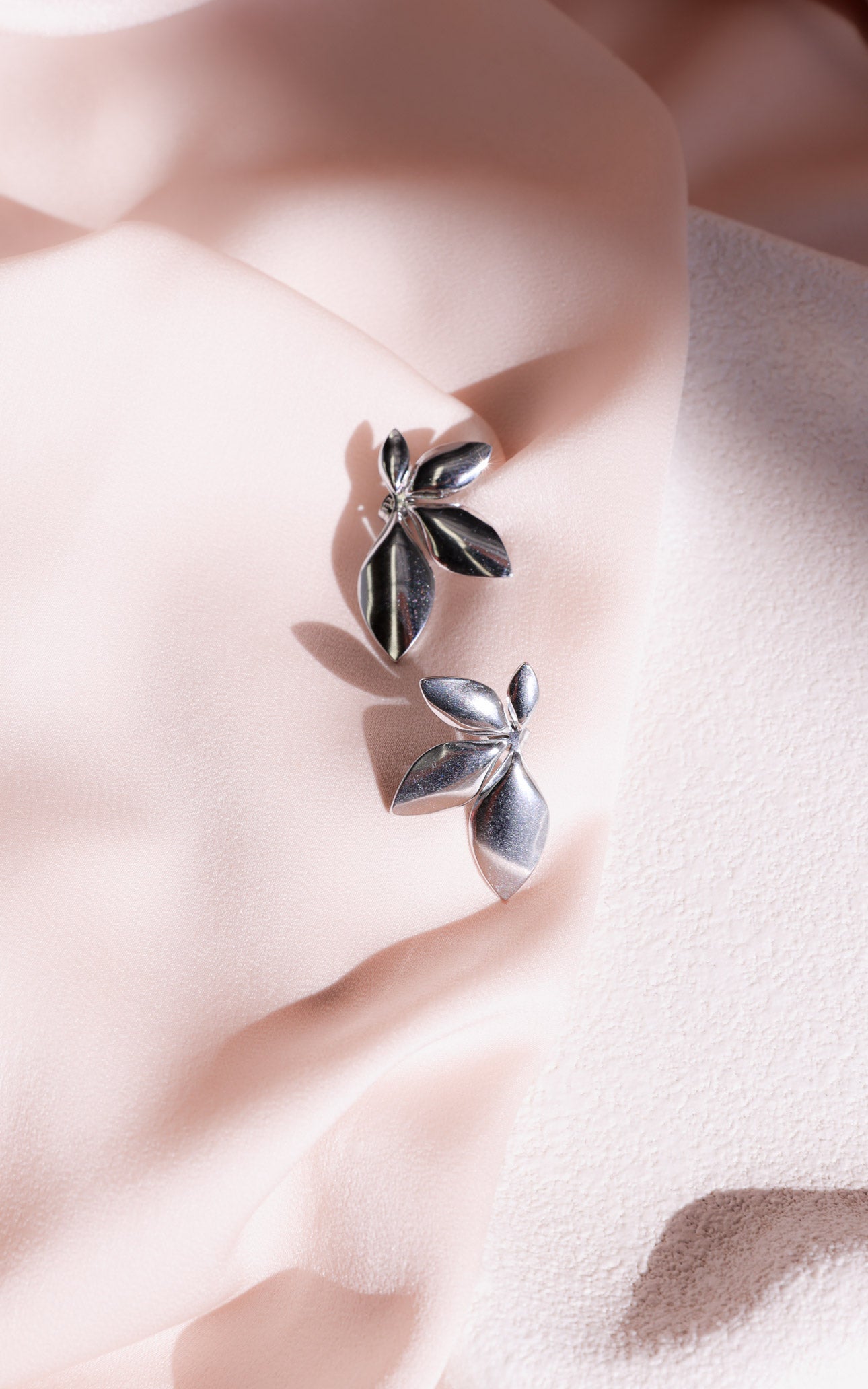 Danes Stud Earrings - Silver Cluster Leaf