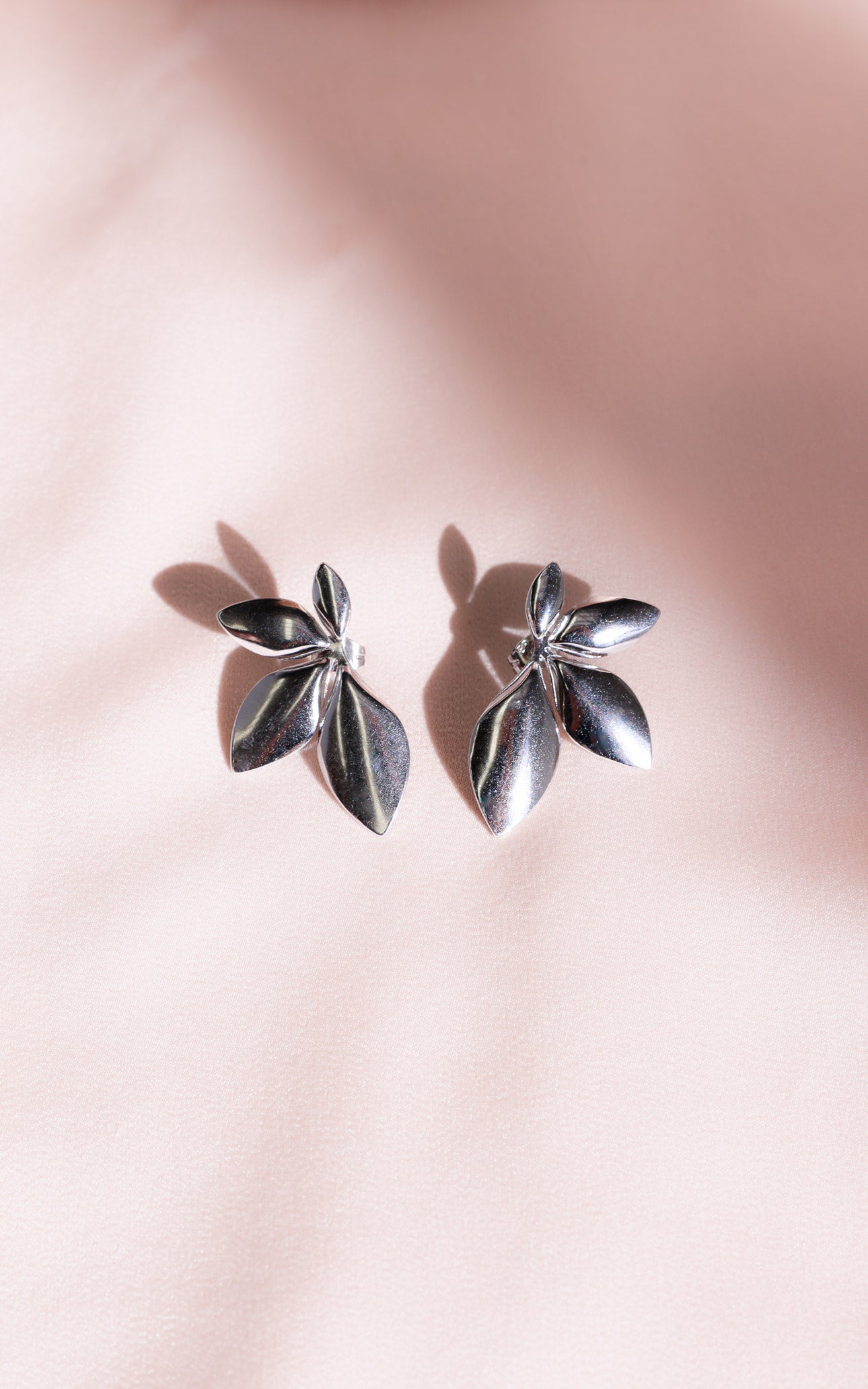 Danes Stud Earrings - Silver Cluster Leaf