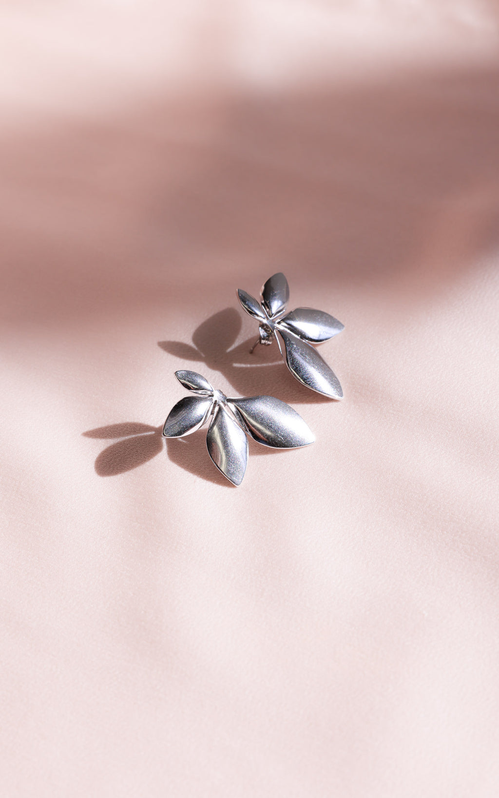 Danes Stud Earrings - Silver Cluster Leaf