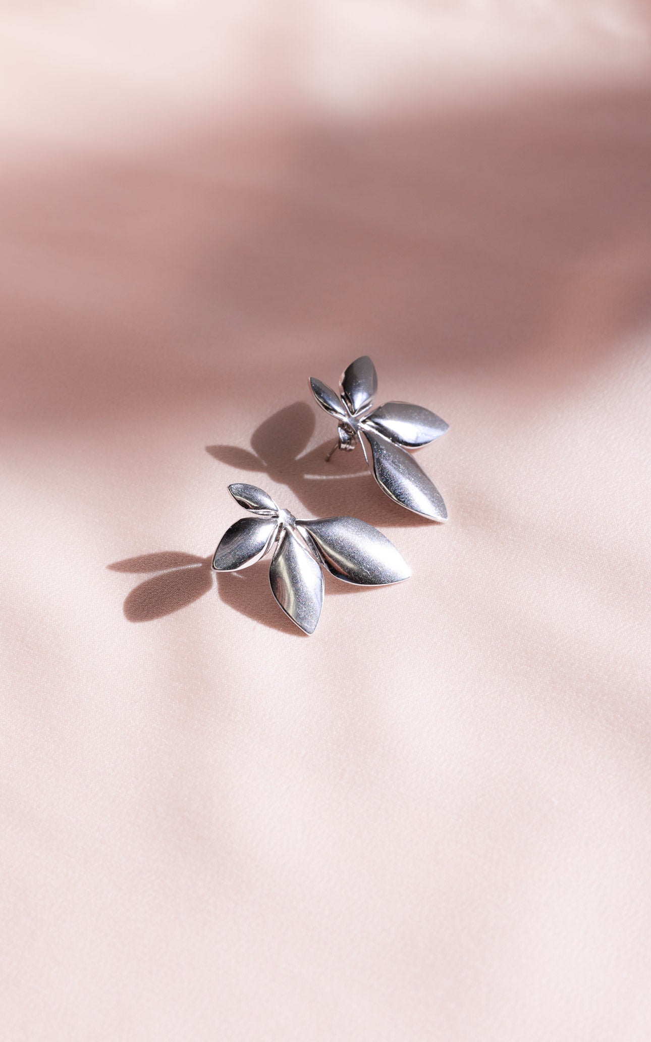 Danes Stud Earrings - Silver Cluster Leaf