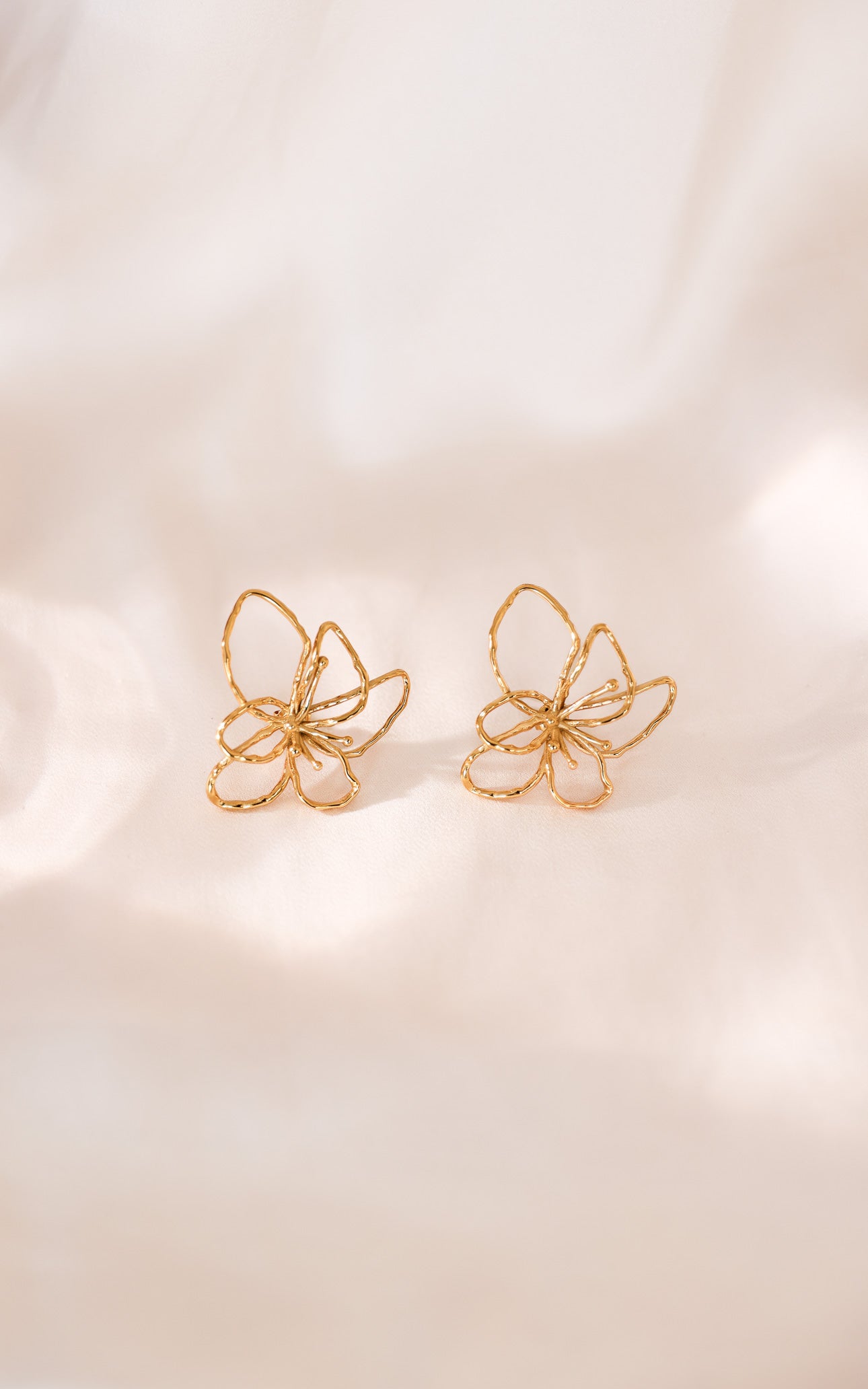 Darcia Stud Earrings - Gold Flower Outline