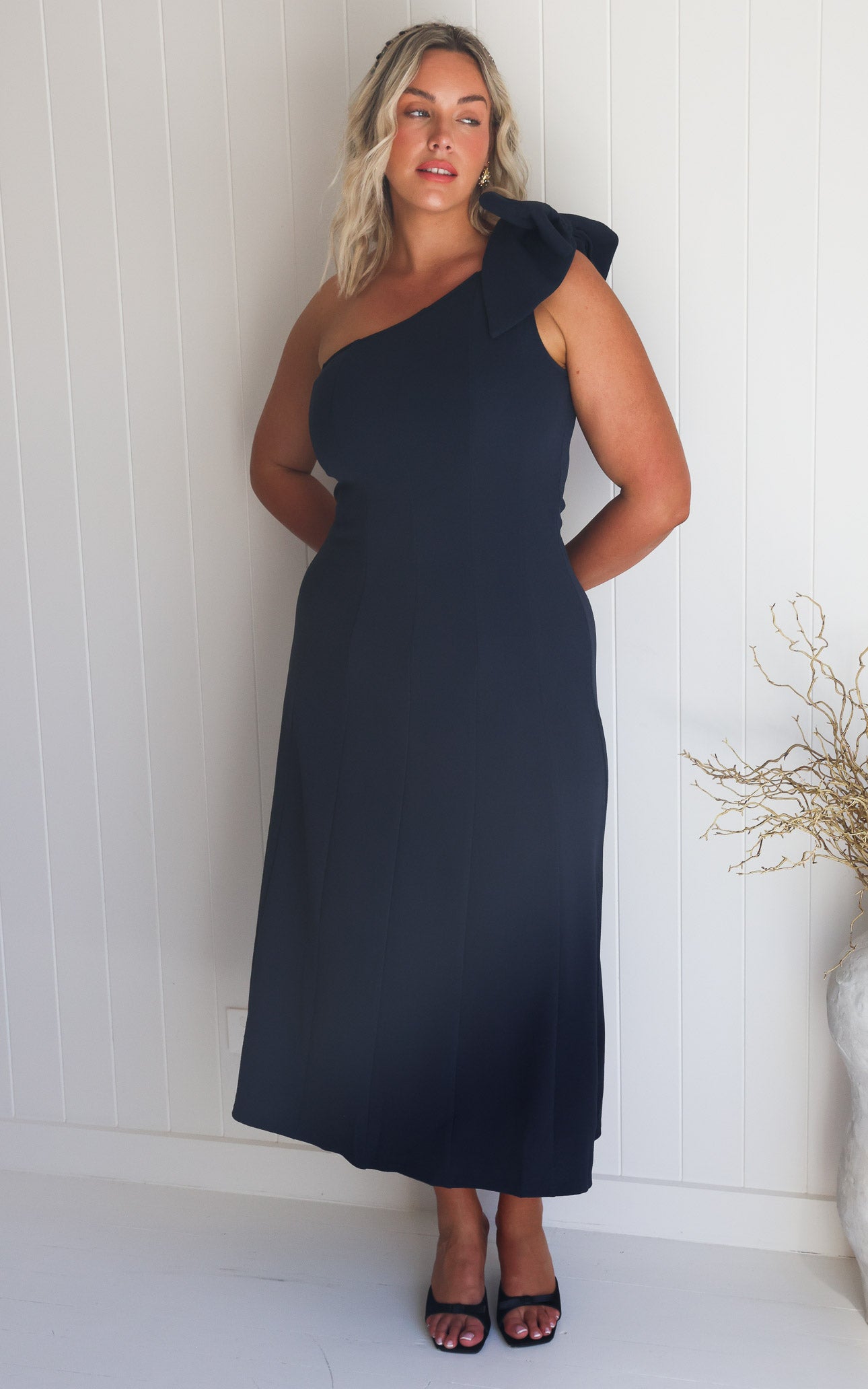 Finlee Bow Maxi Dress - Navy Black