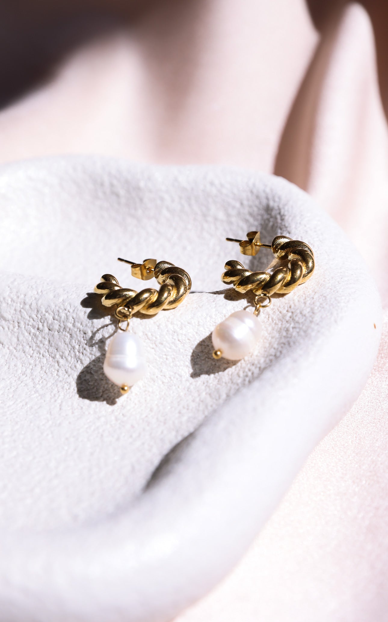 Hadley Hoop Earrings - Gold Pearl Charm Twist