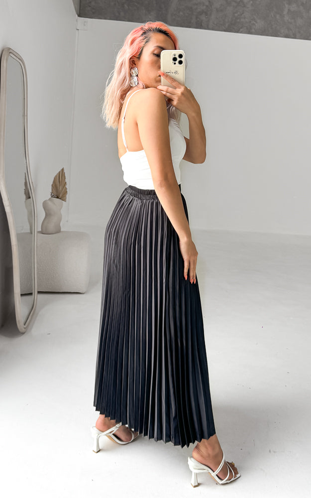 Hanna Pleated Maxi Skirt - Black