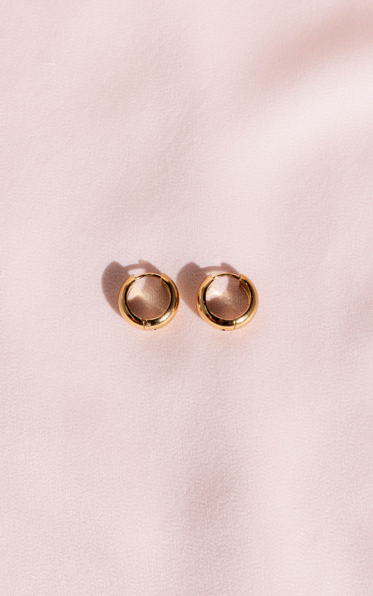 Henrey Dainty Hoop Earrings - Gold Simple