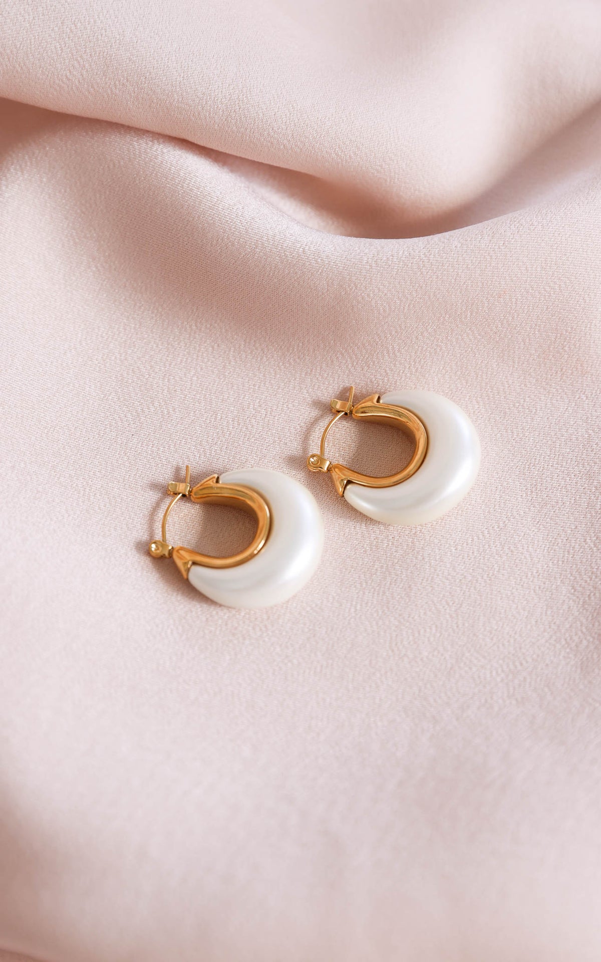 Jiro Hoop Earrings - Gold Crescent Pearl
