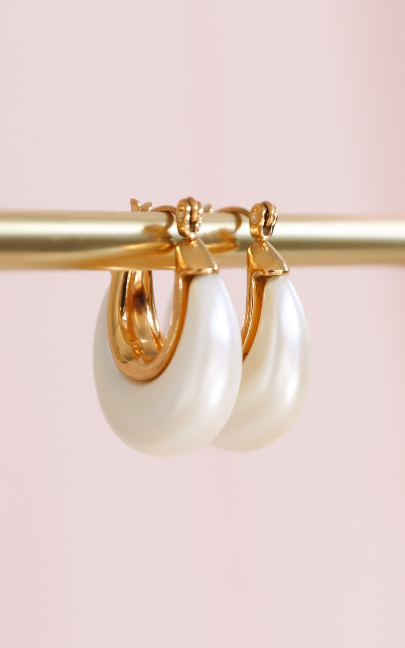 Jiro Hoop Earrings - Gold Crescent Pearl