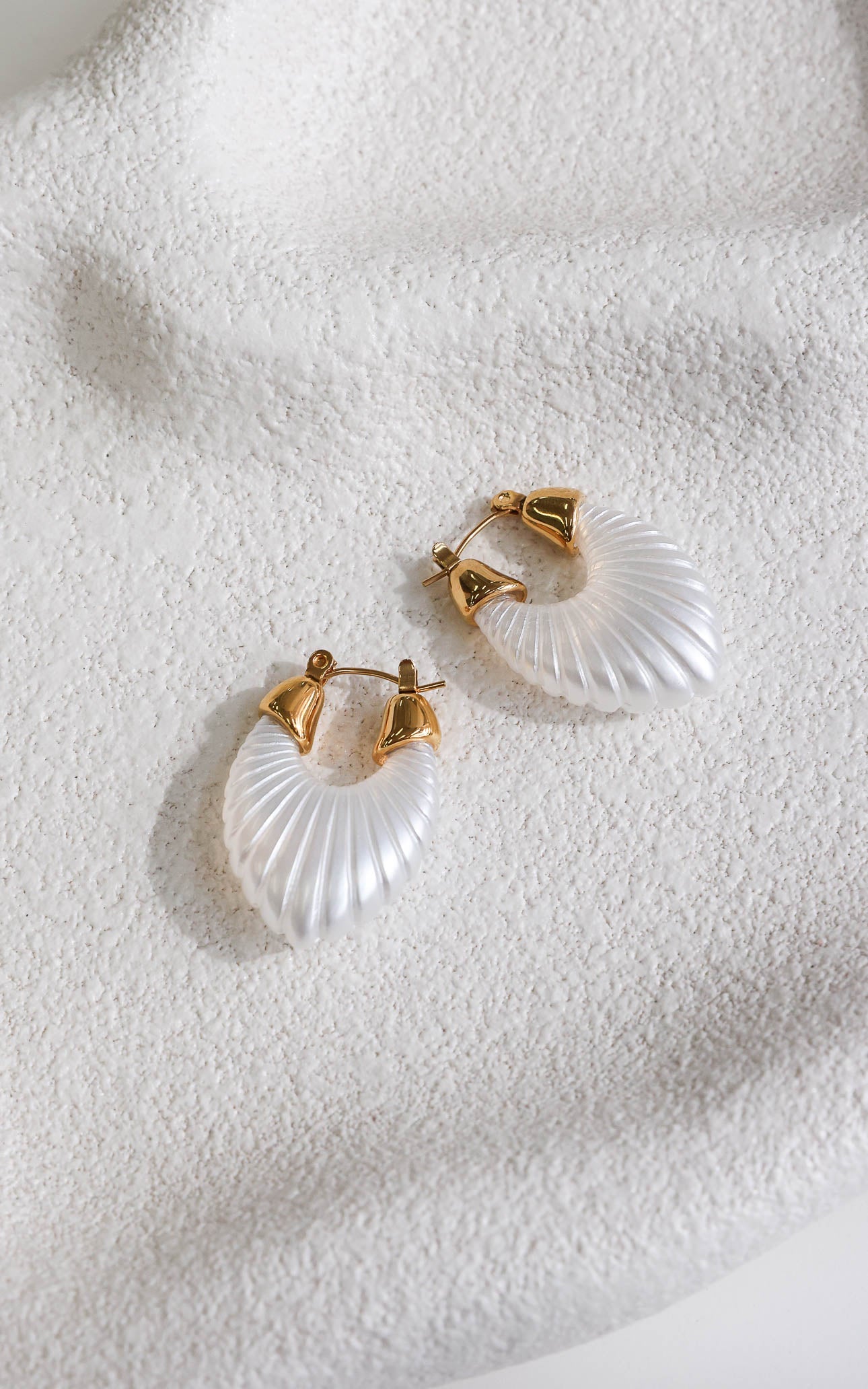 Kadie Hoop Earrings - Gold White Ribbed