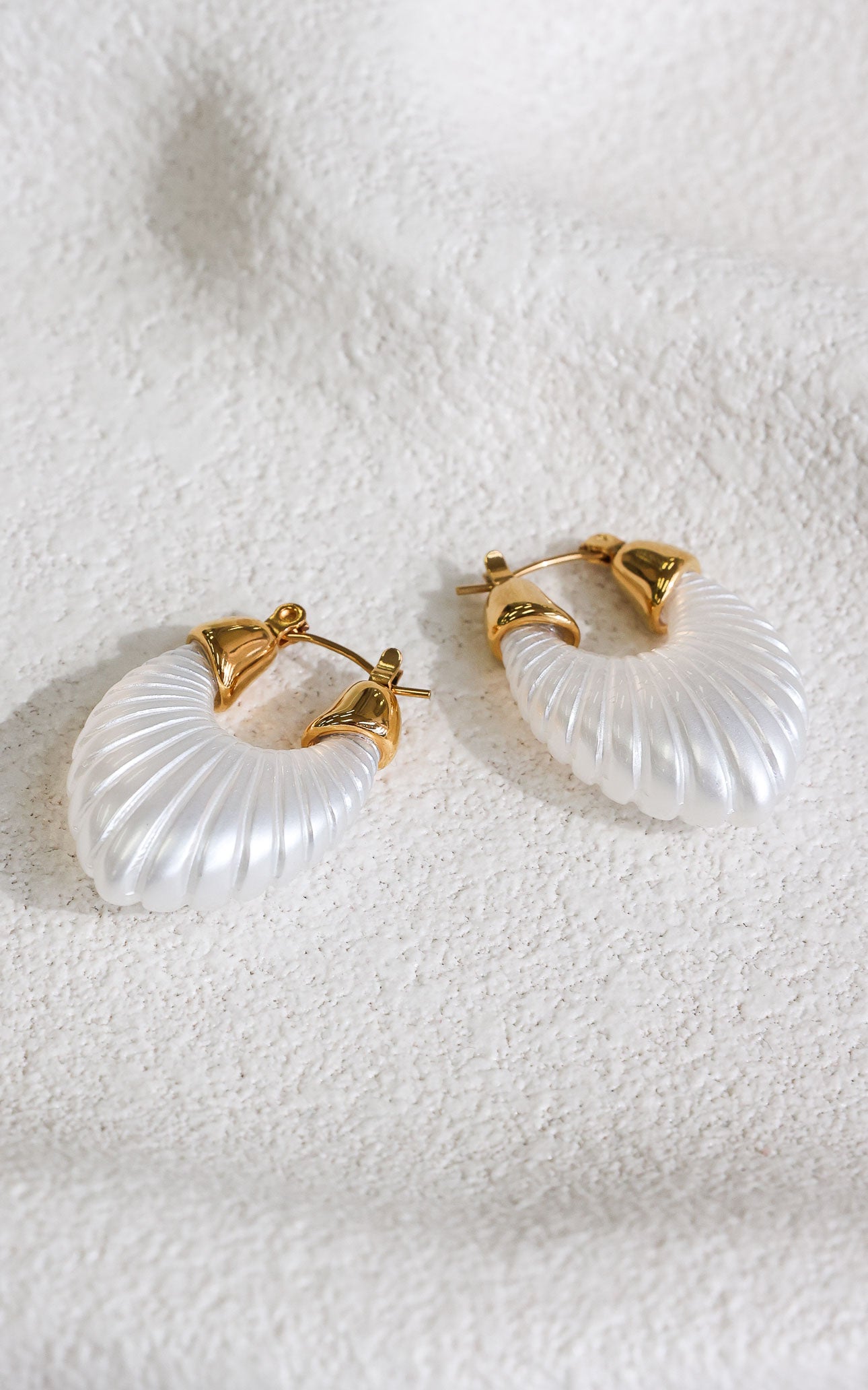 Kadie Hoop Earrings - Gold White Ribbed