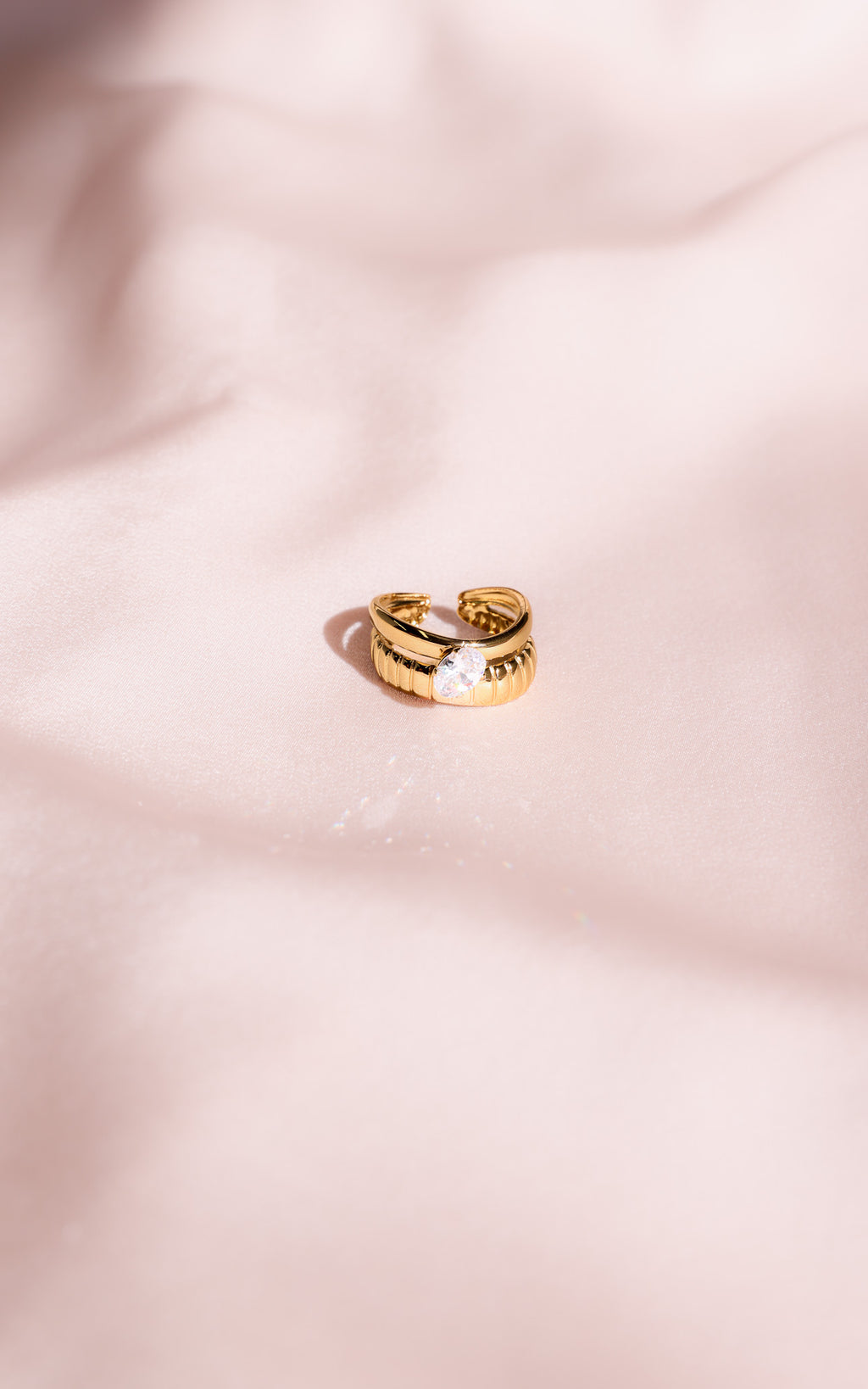 Kairi Ring - Gold Ribbed Oval Diamante