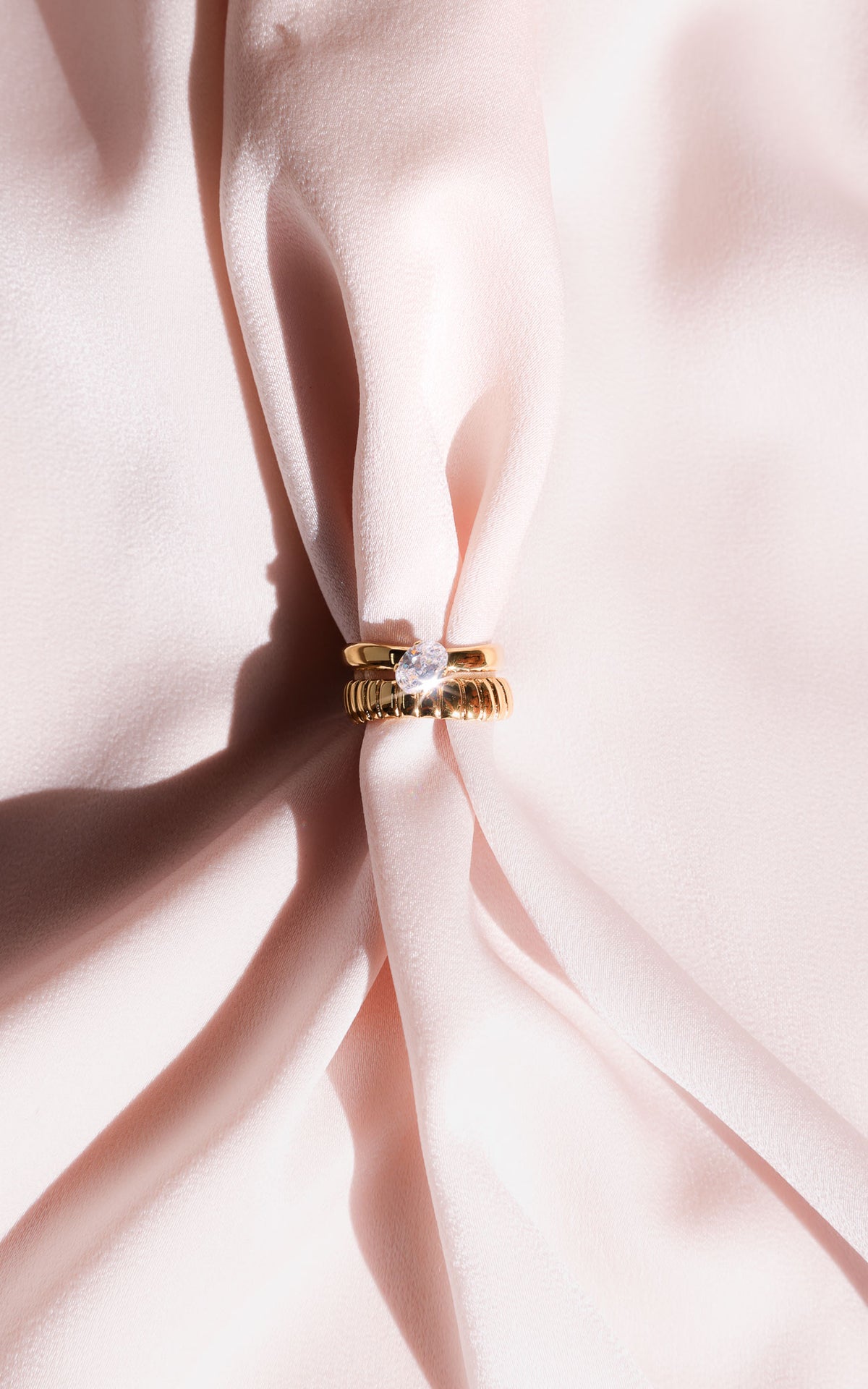 Kairi Ring - Gold Ribbed Oval Diamante