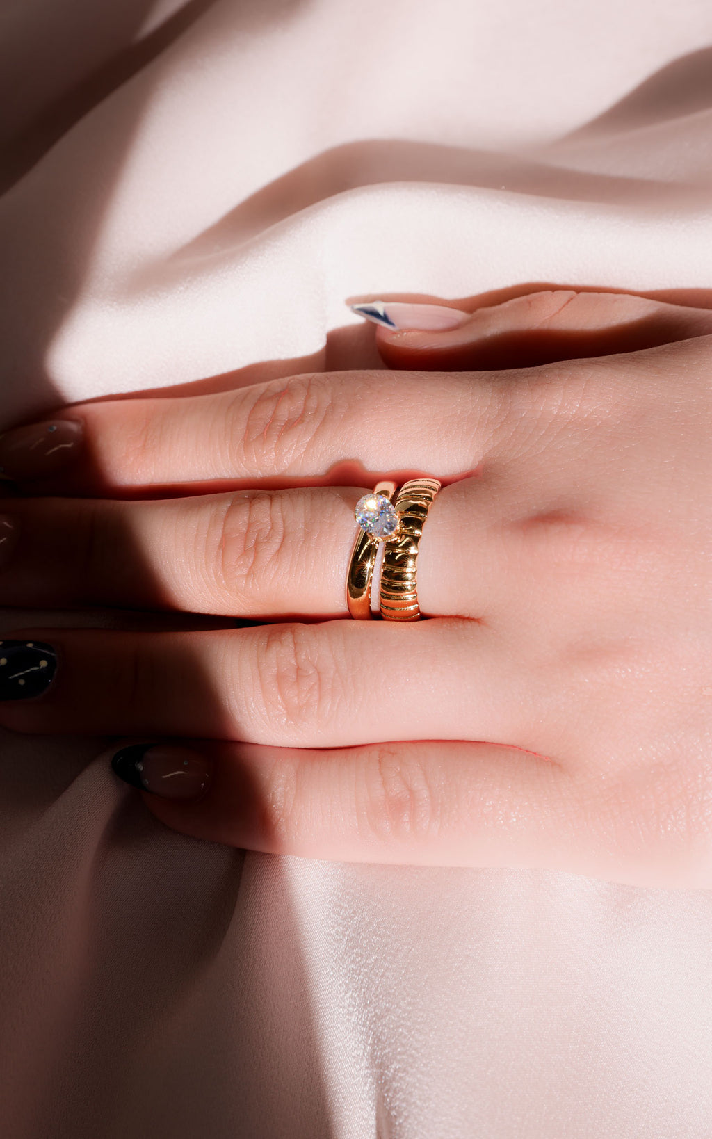 Kairi Ring - Gold Ribbed Oval Diamante