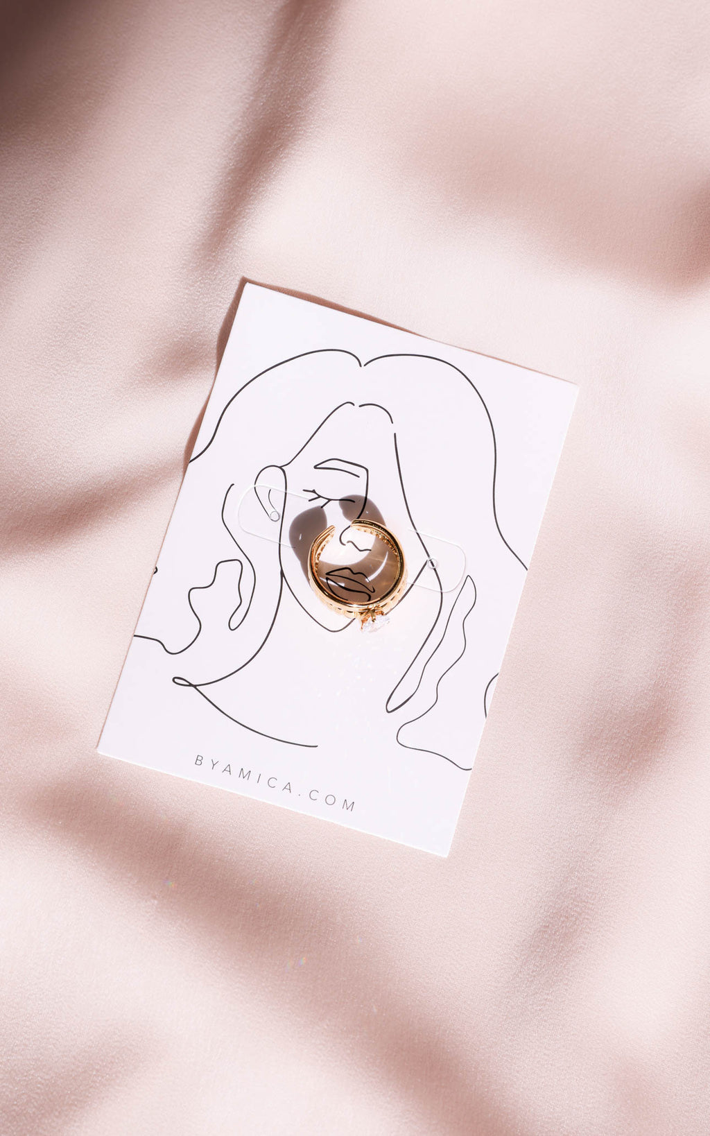 Kairi Ring - Gold Ribbed Oval Diamante