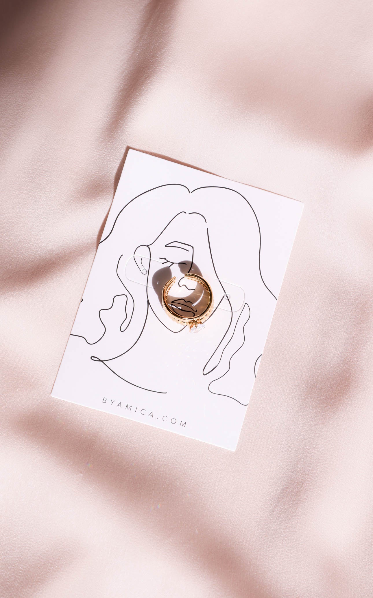 Kairi Ring - Gold Ribbed Oval Diamante