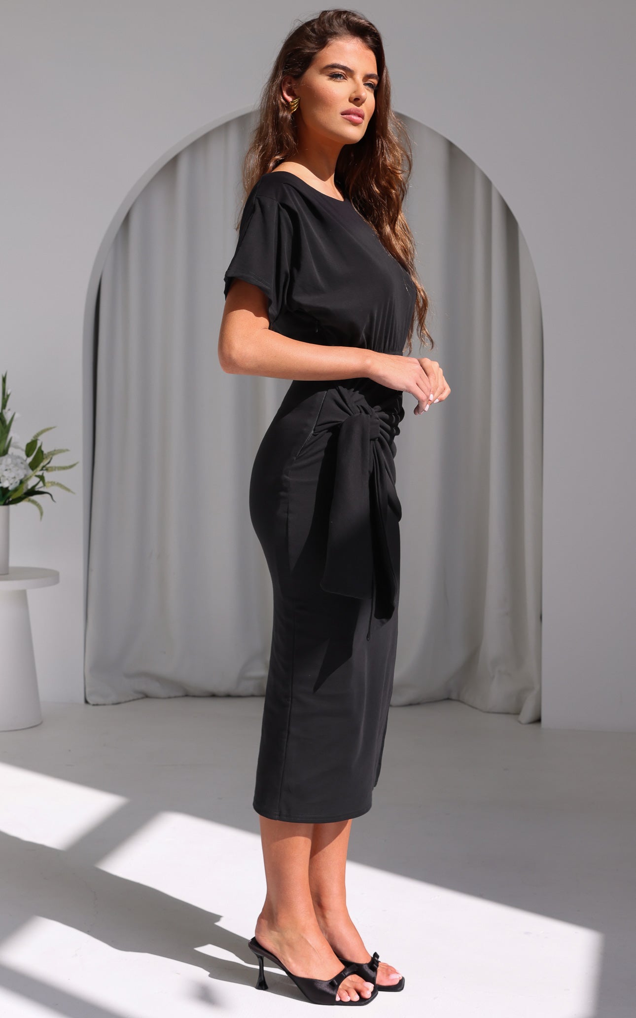 Kobe Short Sleeve Midi Dress - Black