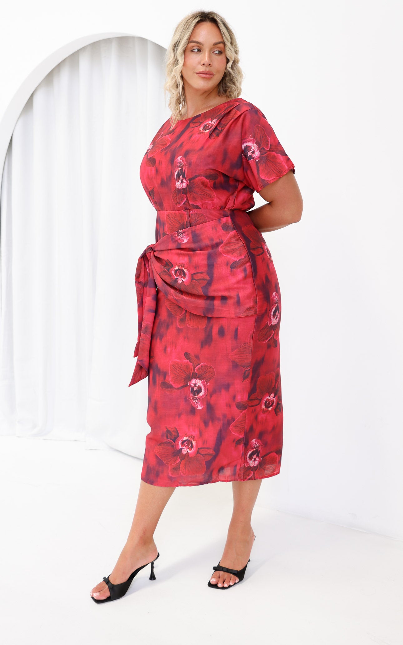Kobe Short Sleeve Midi Dress - Berry Red Floral
