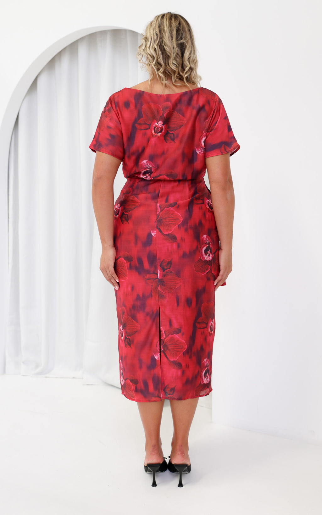 Kobe Short Sleeve Midi Dress - Berry Red Floral