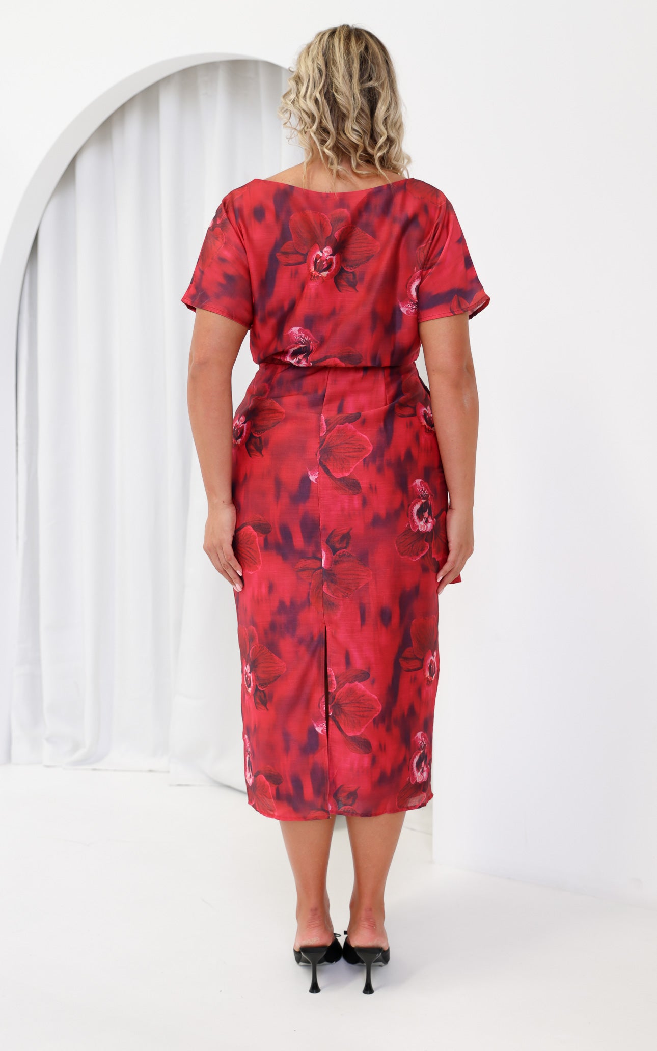 Kobe Short Sleeve Midi Dress - Berry Red Floral