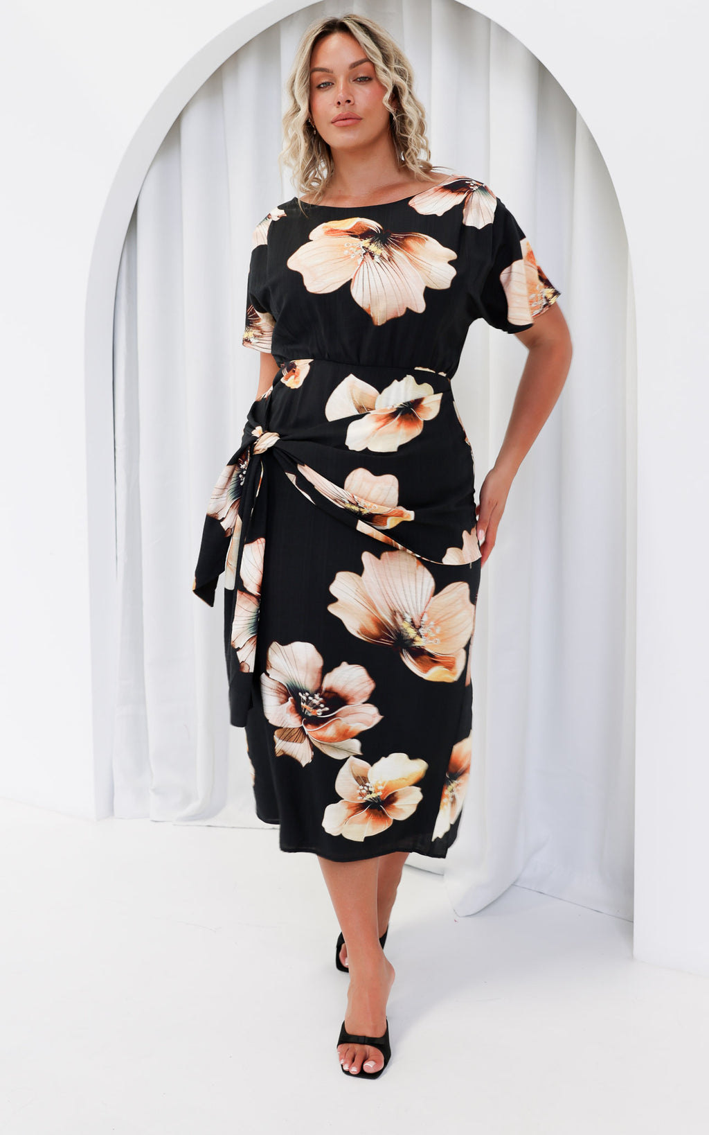 Kobe Short Sleeve Midi Dress - Black Floral